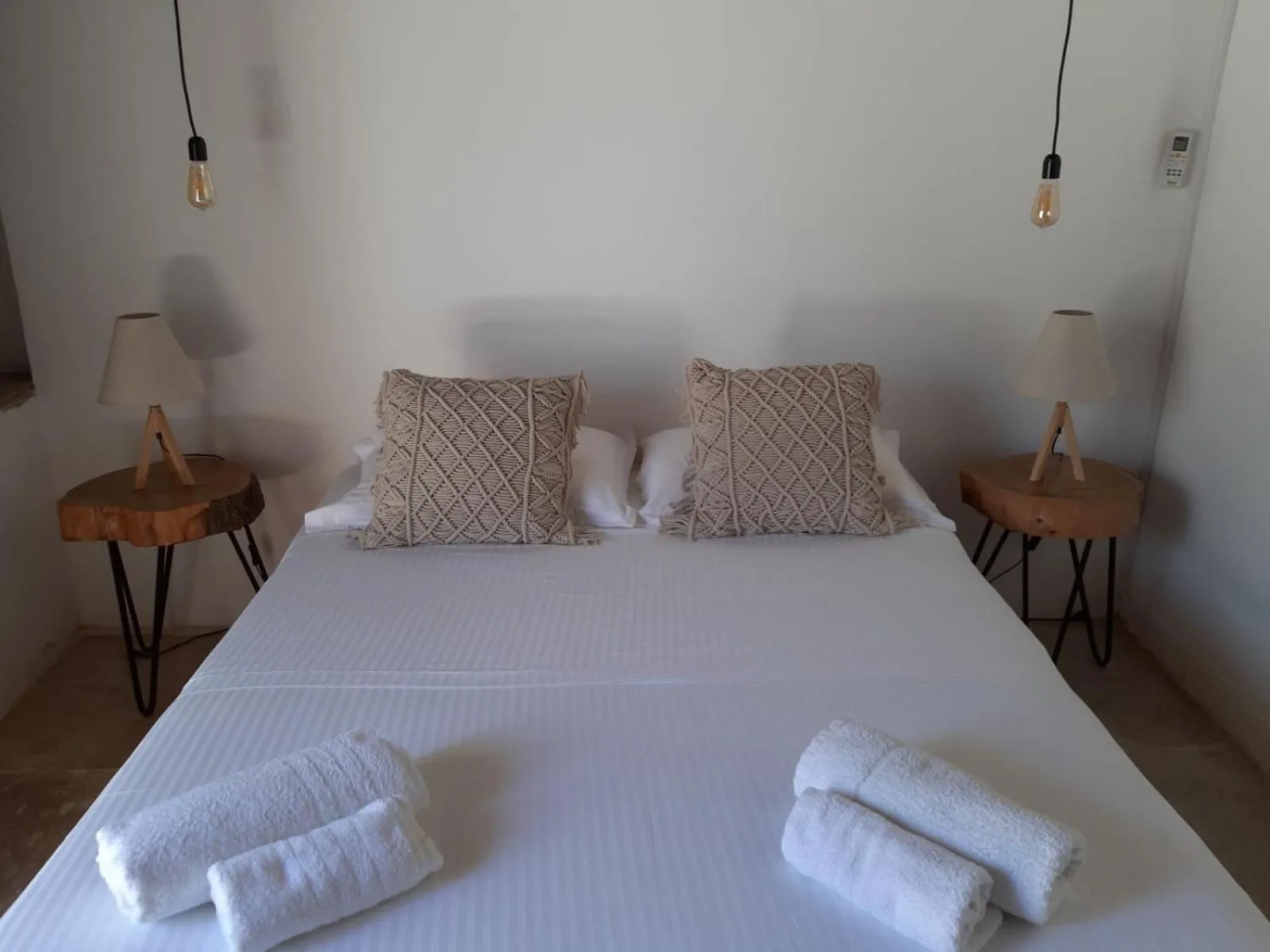 Bed in Saint Antonio Maroni