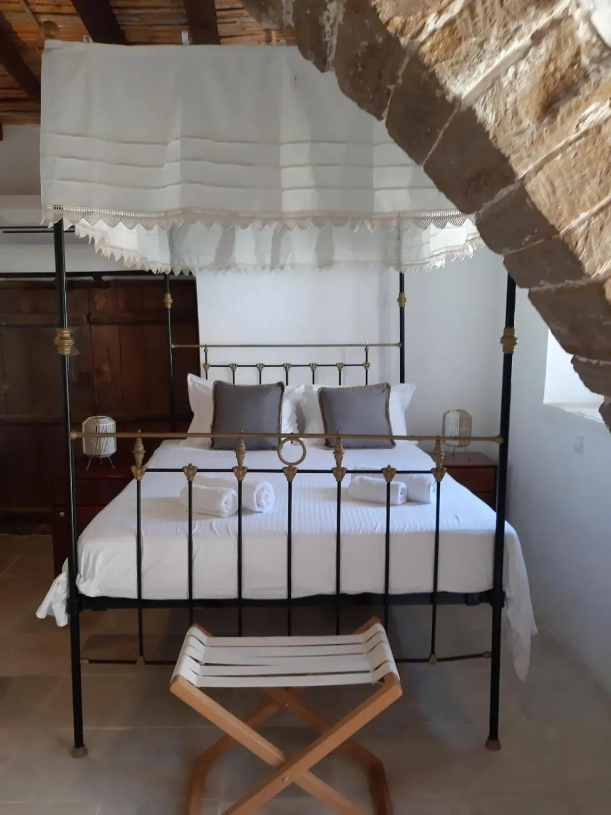 Bed in Saint Antonio Maroni