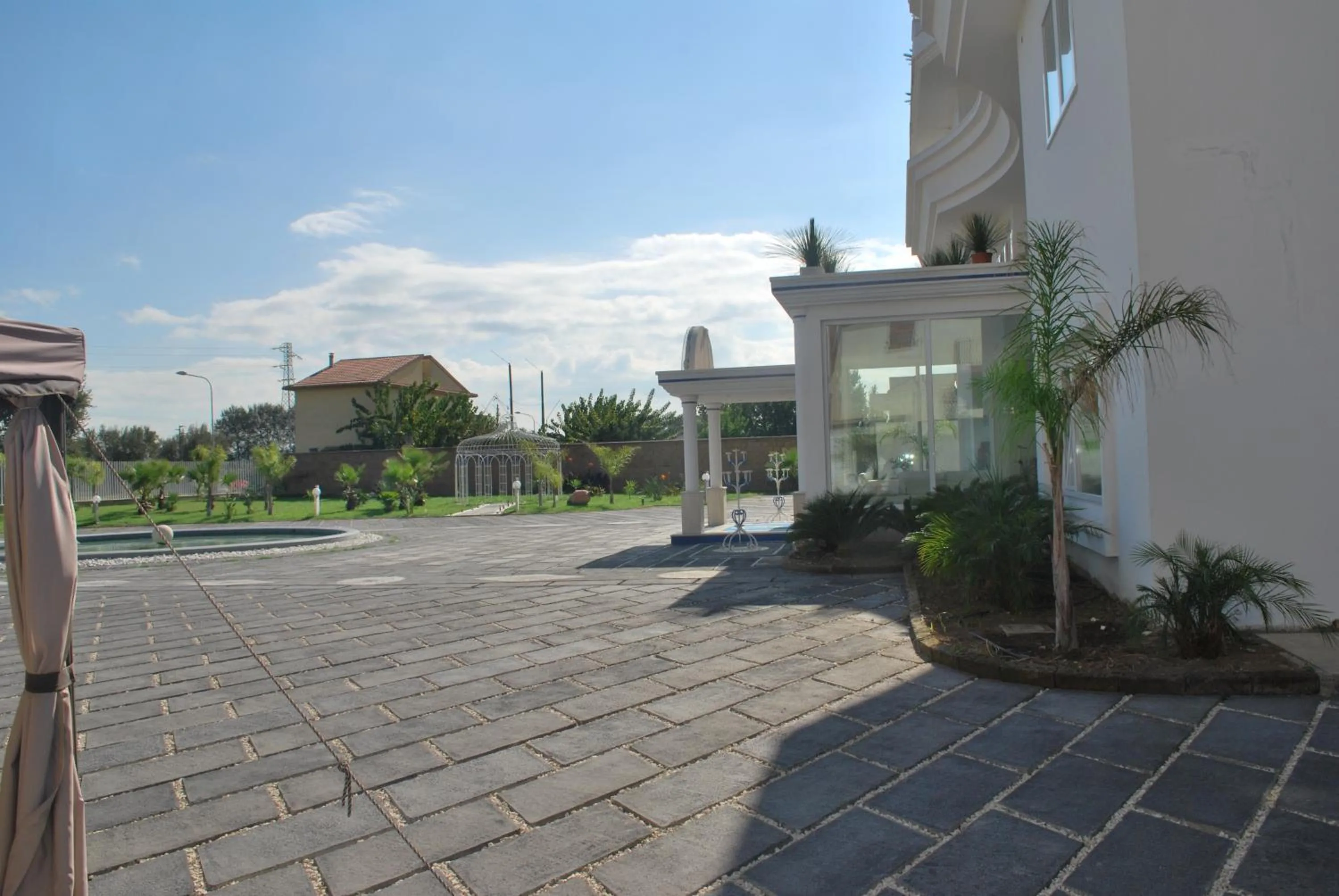 Garden view in Hotel The Queen