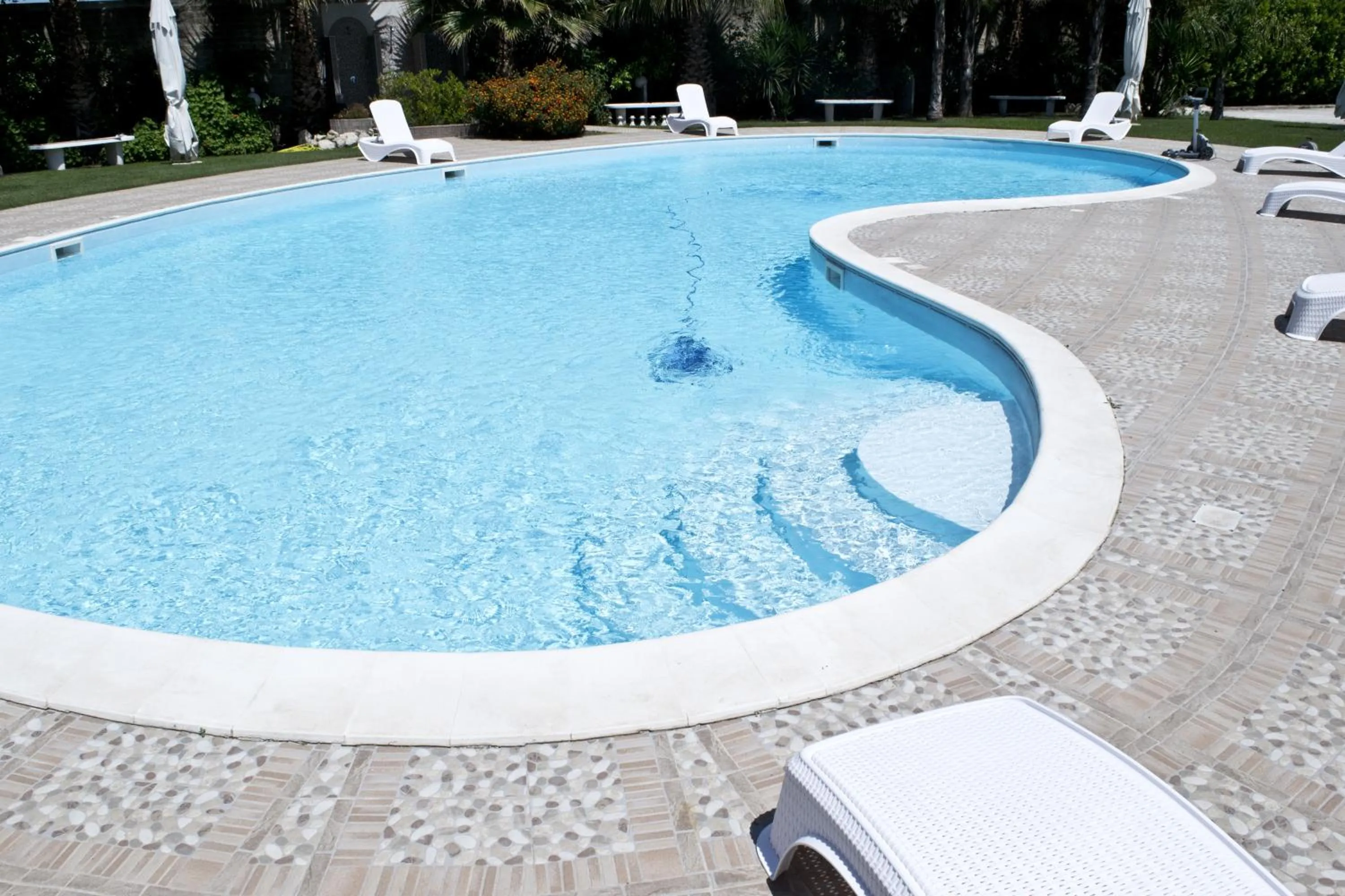 Swimming pool in Hotel The Queen