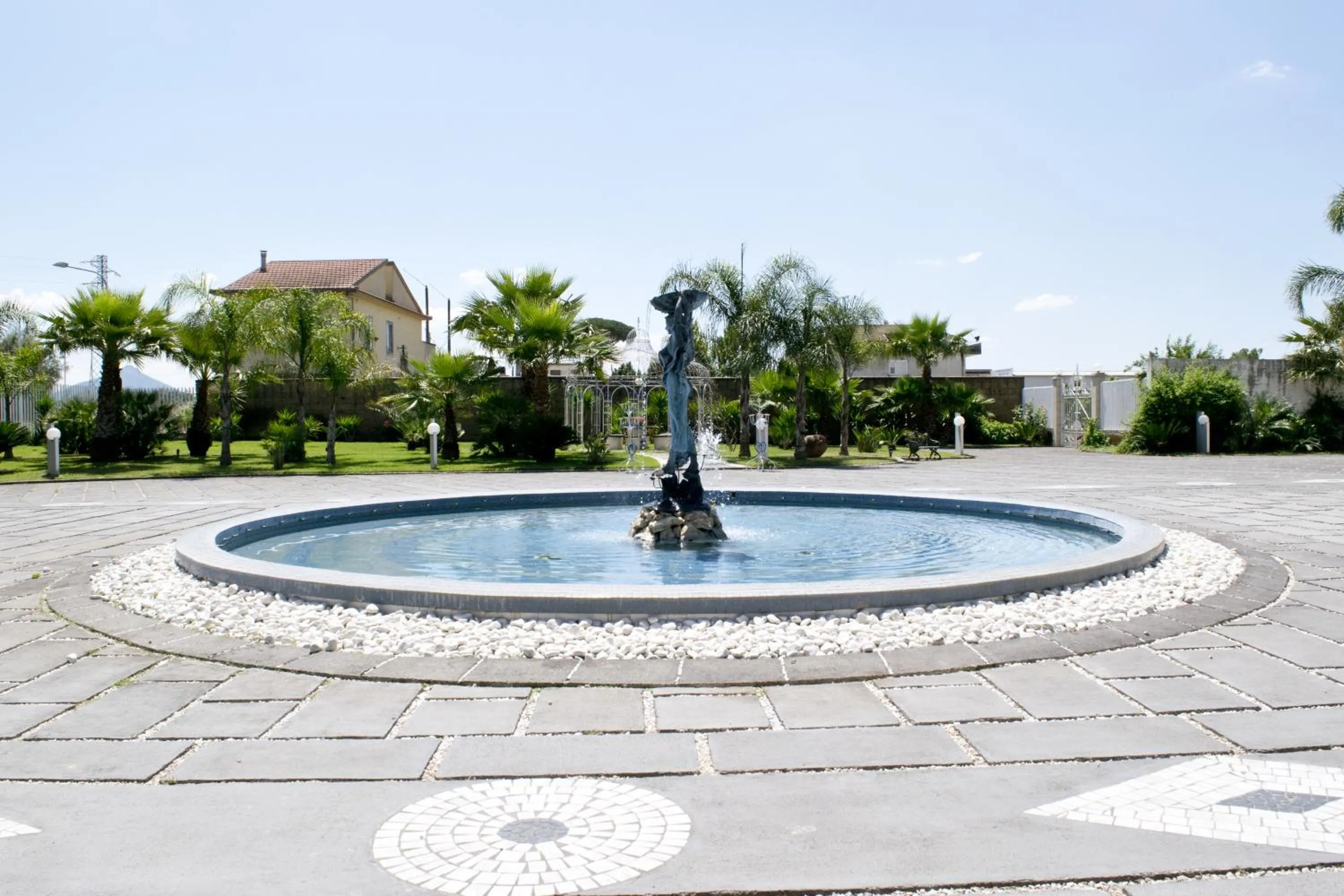 Property building in Hotel The Queen