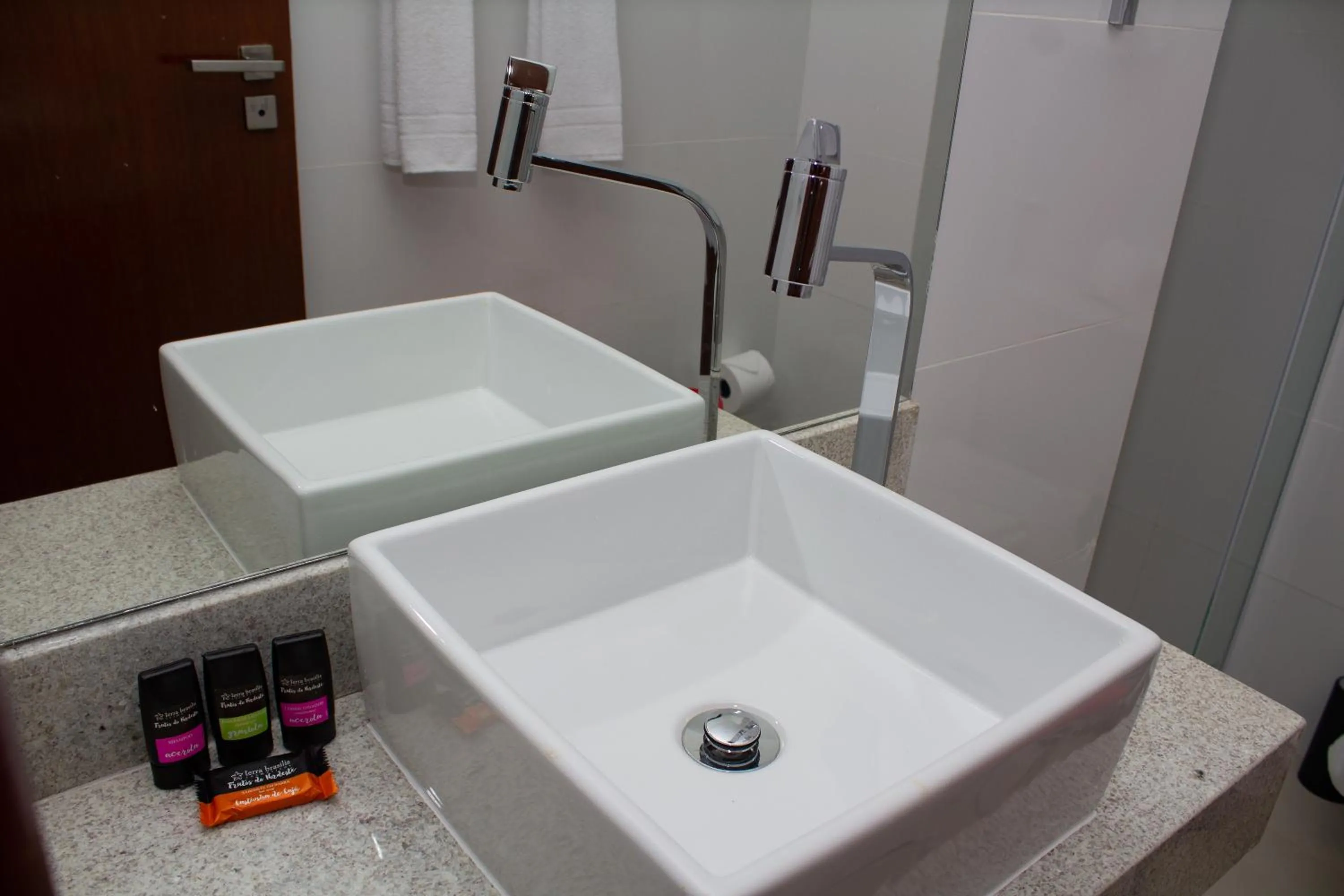 Bathroom in Apart-Hotel Bella Vida Suítes e Apartamentos