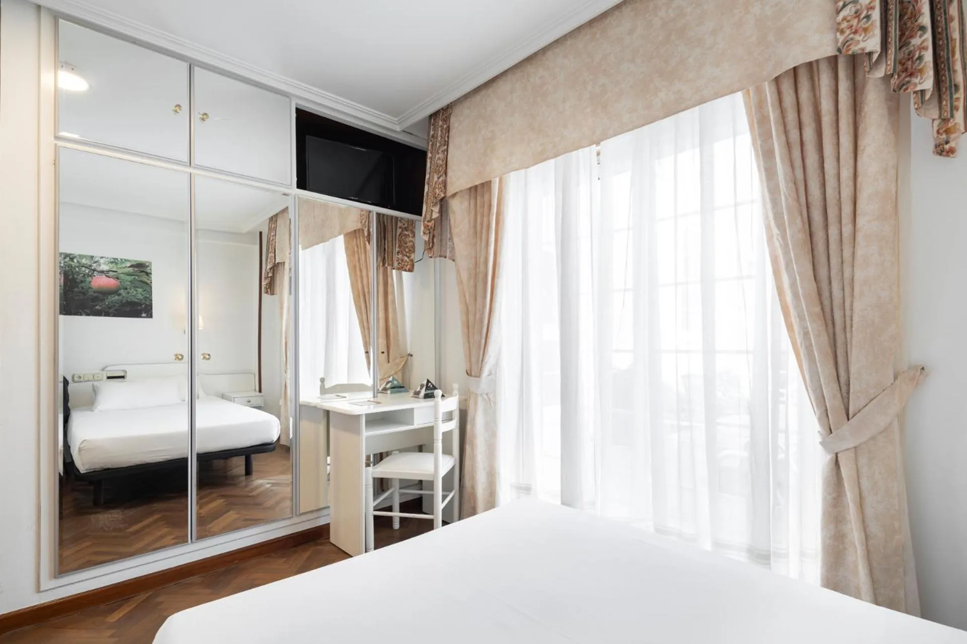 Photo of the whole room, Bed in Hotel Alda Santa Cristina