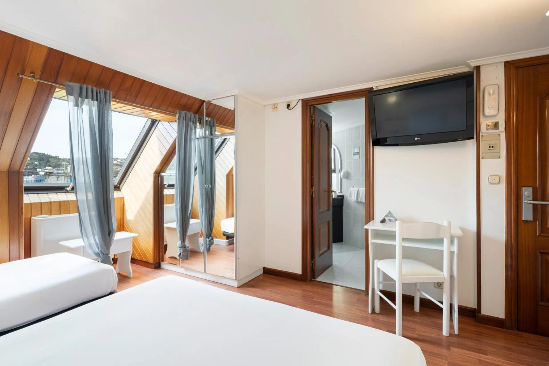 Bed in Hotel Alda Santa Cristina