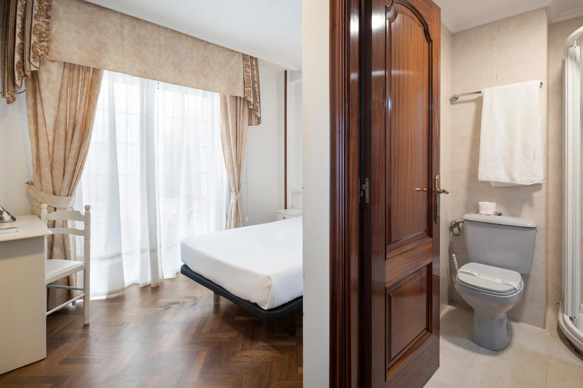 Bedroom, Bed in Hotel Alda Santa Cristina