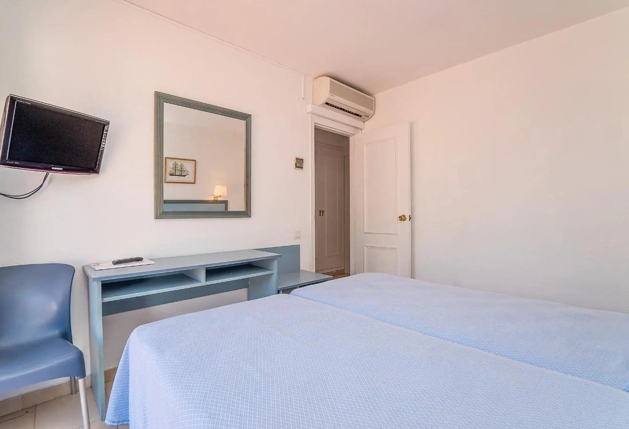 Photo of the whole room in Hotel Platja d'Aro Photo of the whole room in Hotel Platja d'Aro