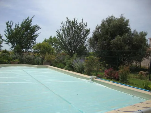 Pool view in Michèle et Didier Lin
