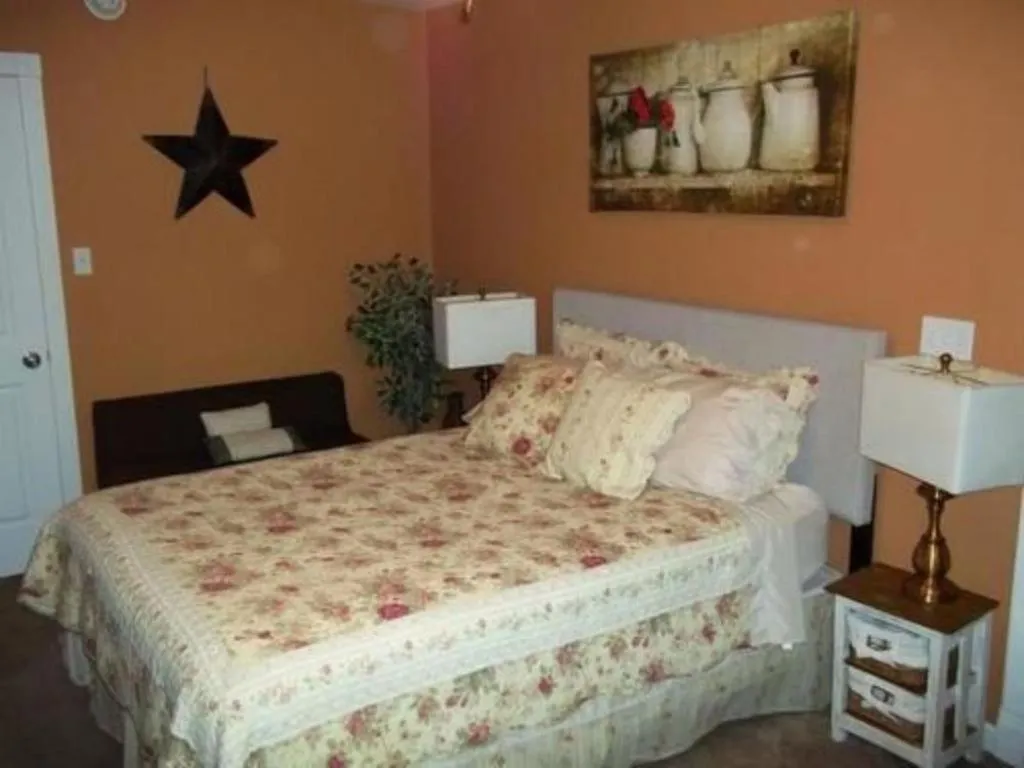 Bedroom, Bed in Tin Brook Bed & Breakfast