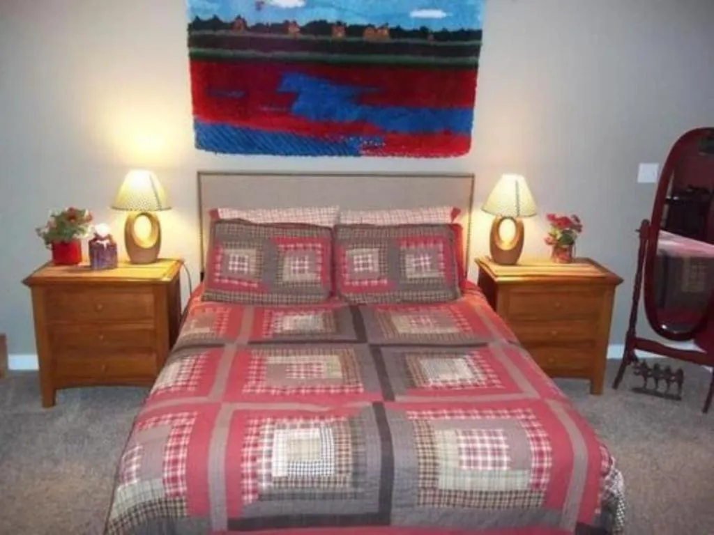 Bedroom, Bed in Tin Brook Bed & Breakfast