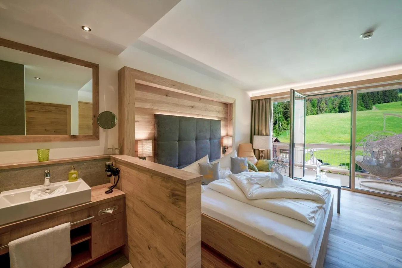 Photo of the whole room, Bed in Ruhehotel & Naturresort Rehbach - Adults only