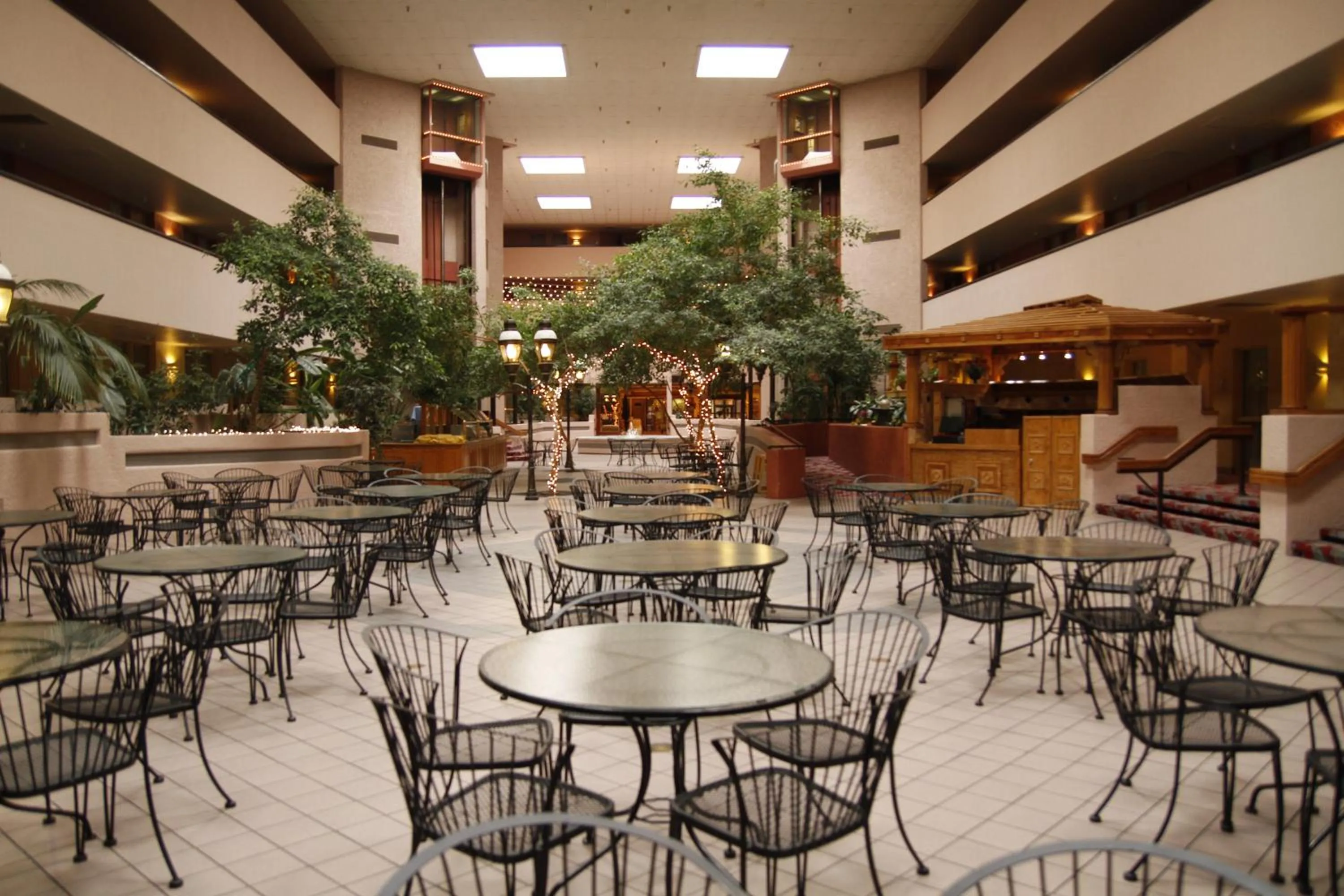 Restaurant/places to eat in Ramada by Wyndham Viscount Suites Tucson East