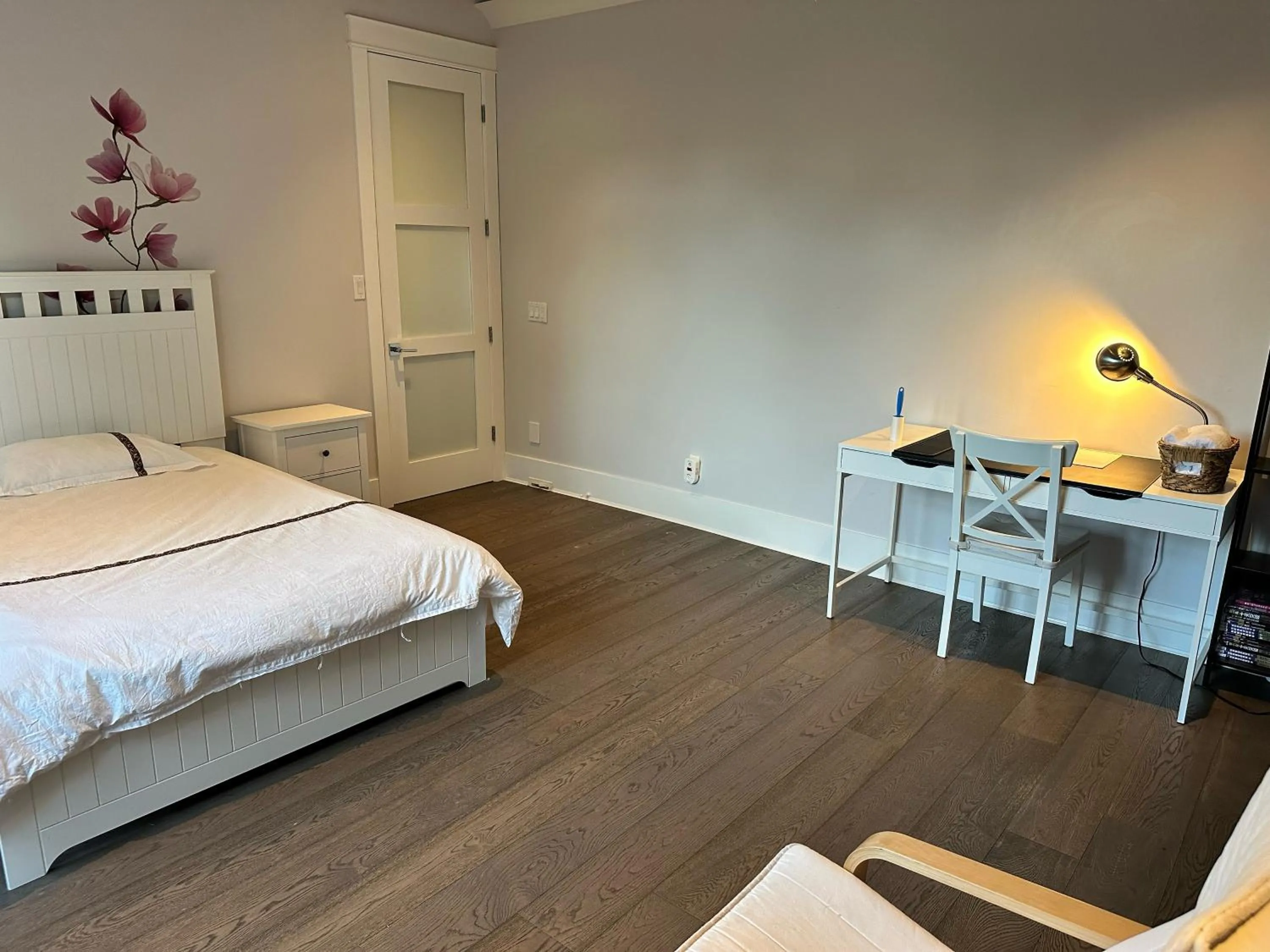 Large Single Room - single occupancy in Vancouver West Cozy Retreat by Host Launch