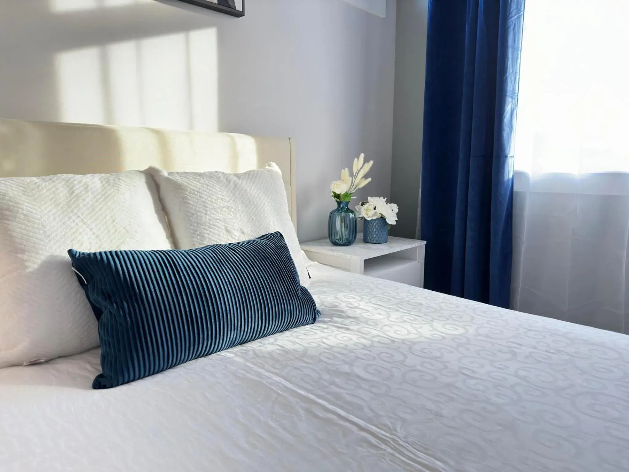 Bed in Vancouver West Cozy Retreat by Host Launch Bed in Vancouver West Cozy Retreat by Host Launch