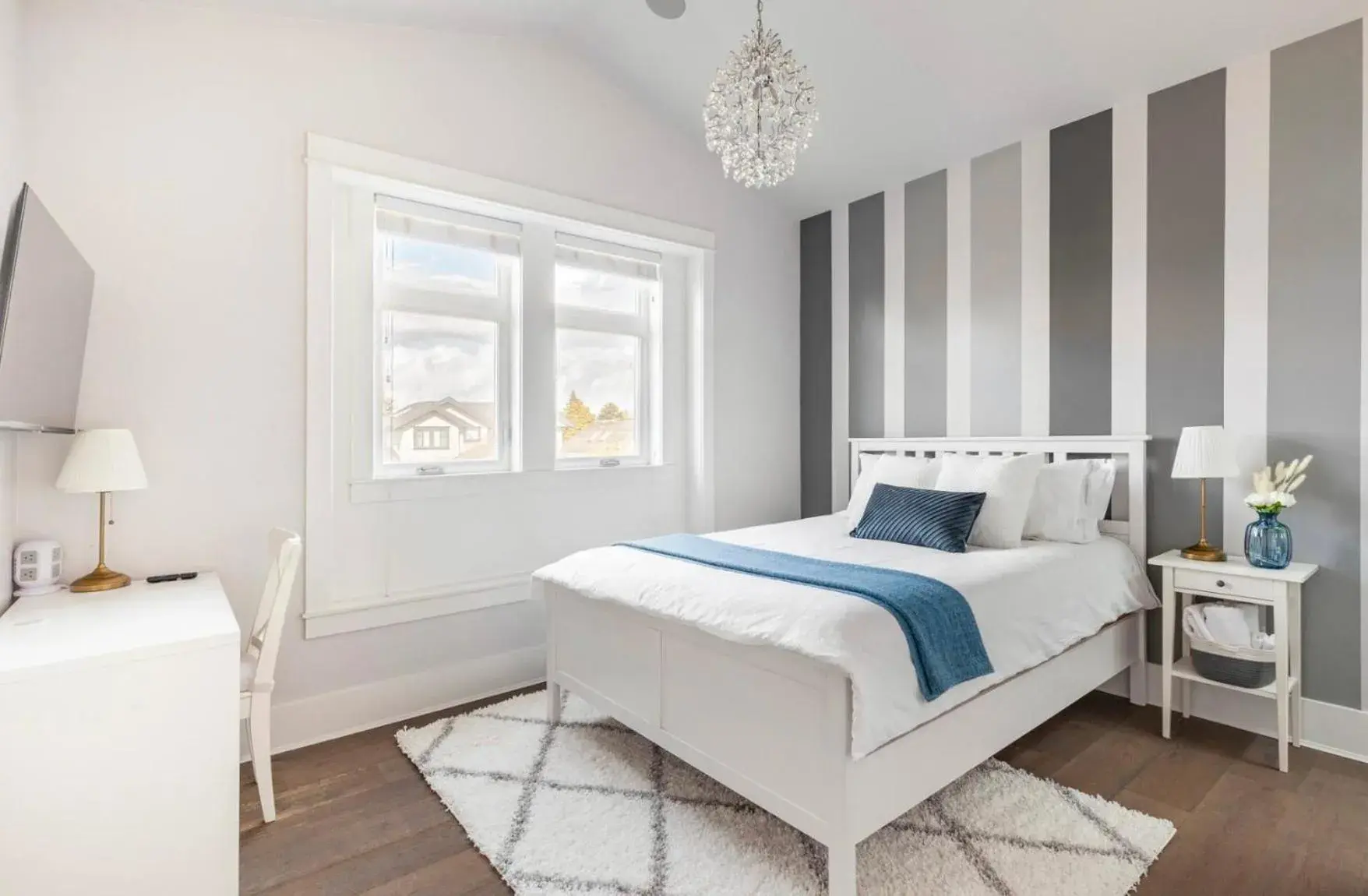 Vancouver West Cozy Retreat by Host Launch Vancouver West Cozy Retreat by Host Launch