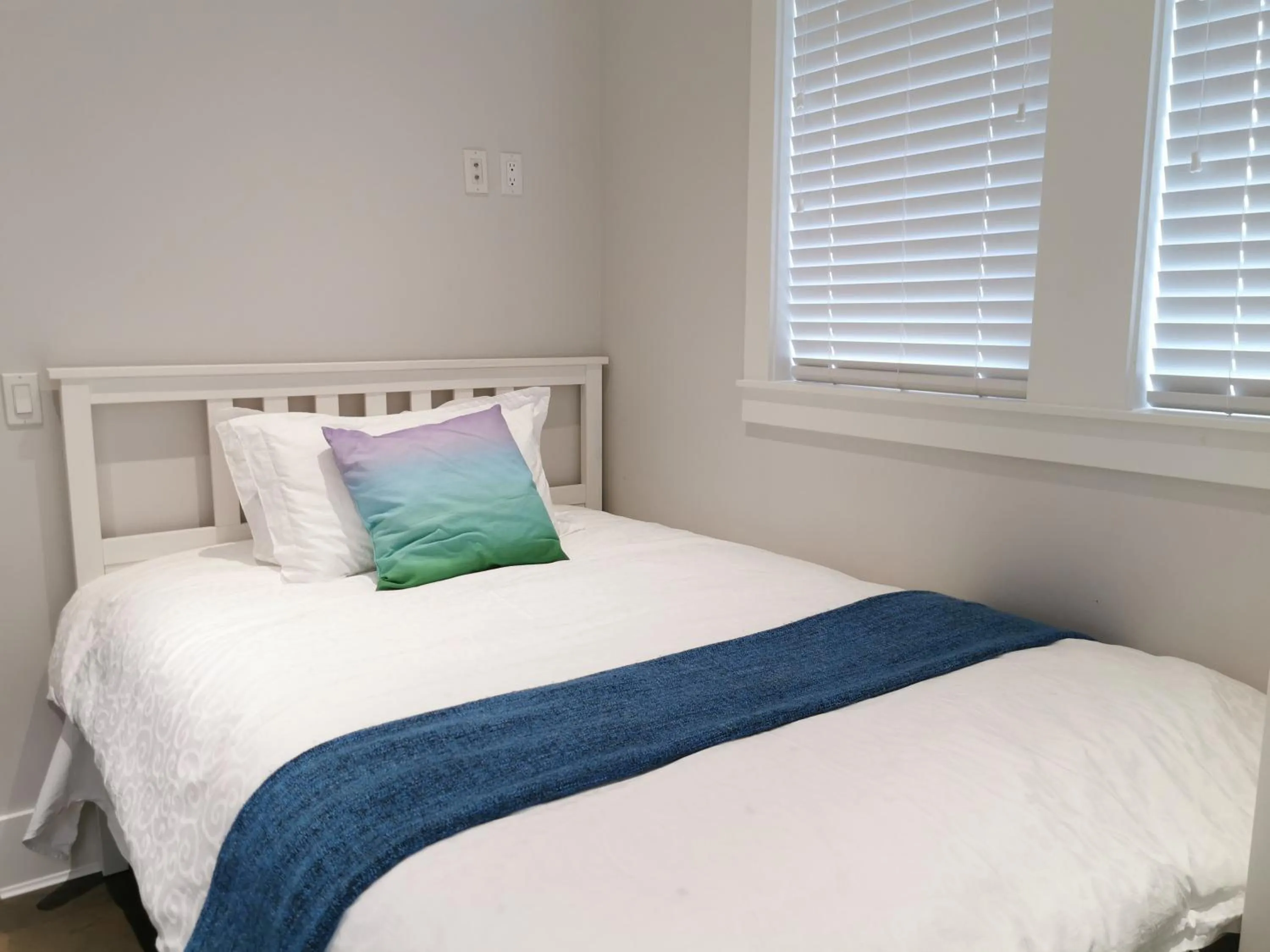 Bed in Vancouver West Cozy Retreat by Host Launch