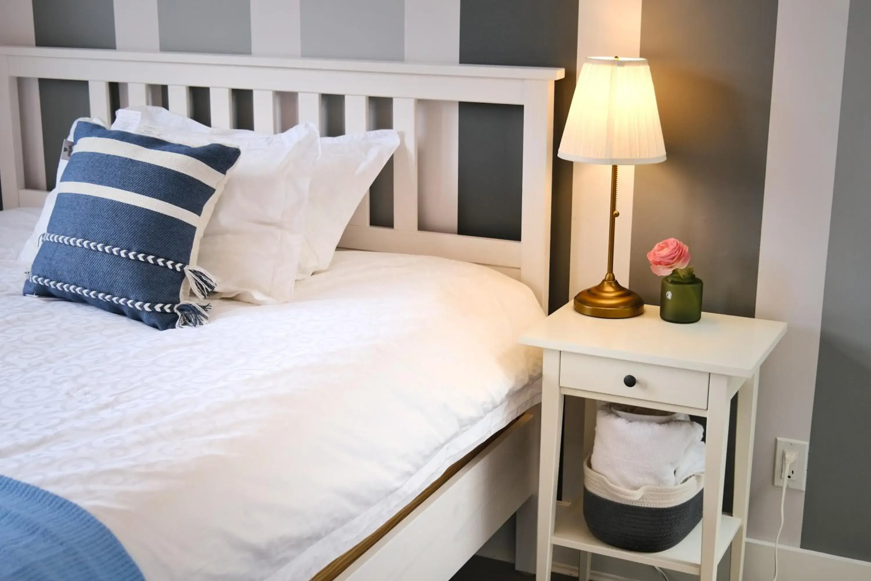 Bed in Vancouver West Cozy Retreat by Host Launch Bed in Vancouver West Cozy Retreat by Host Launch