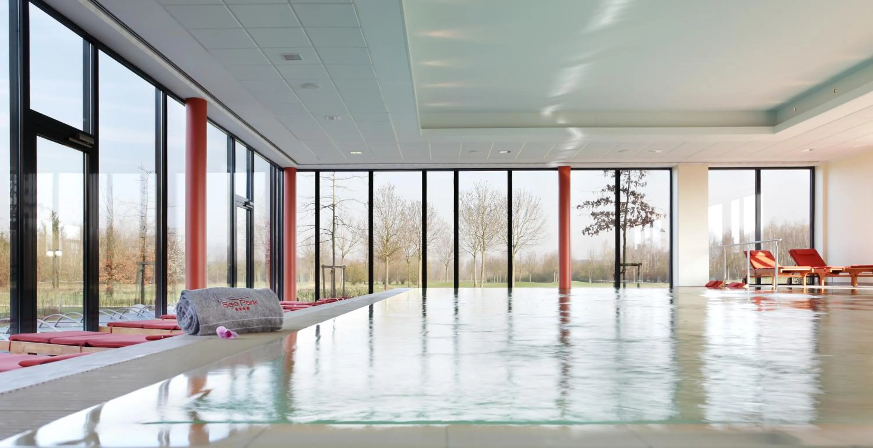 Swimming pool in See Park Janssen