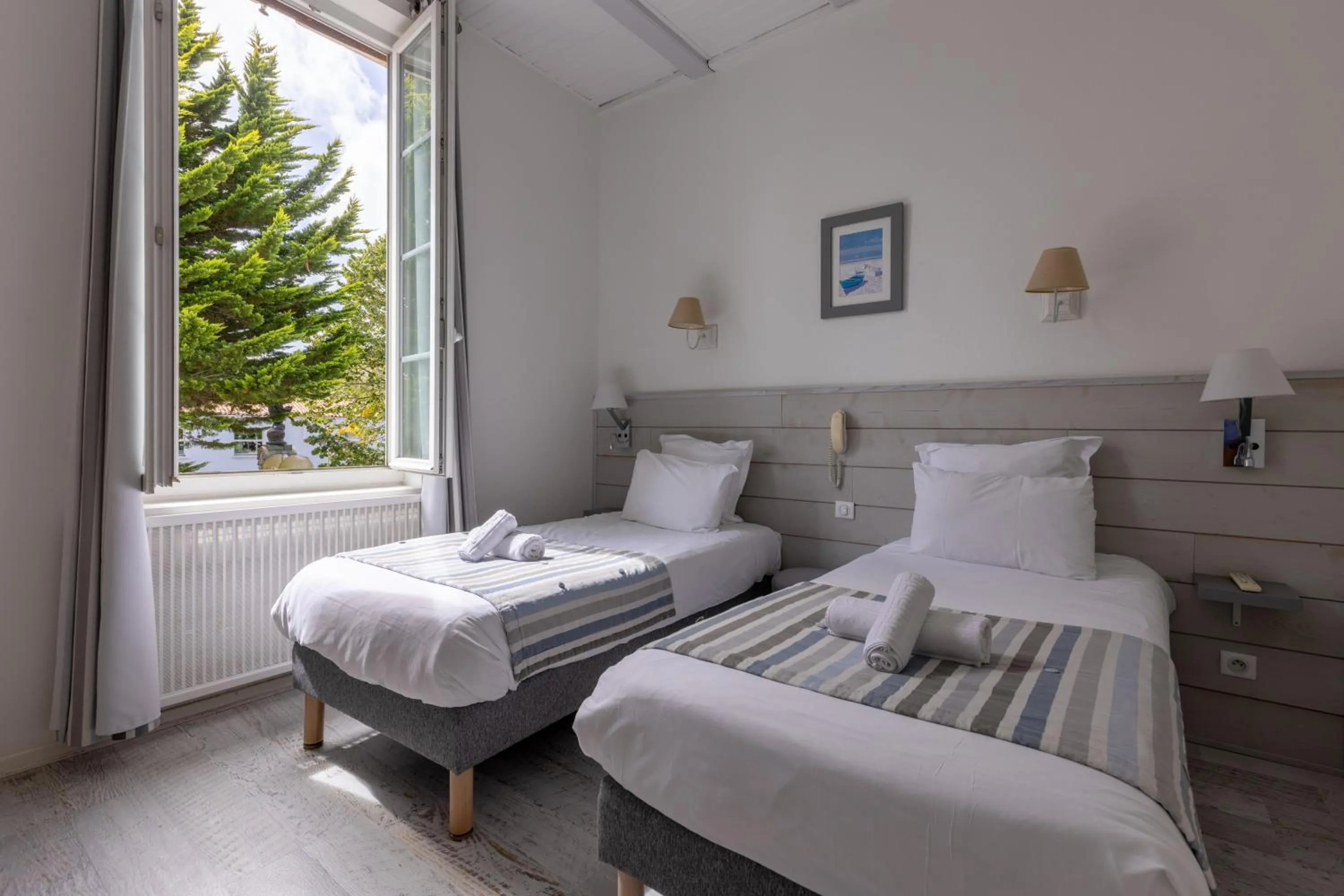 Property building, Bed in Hôtel Le Square