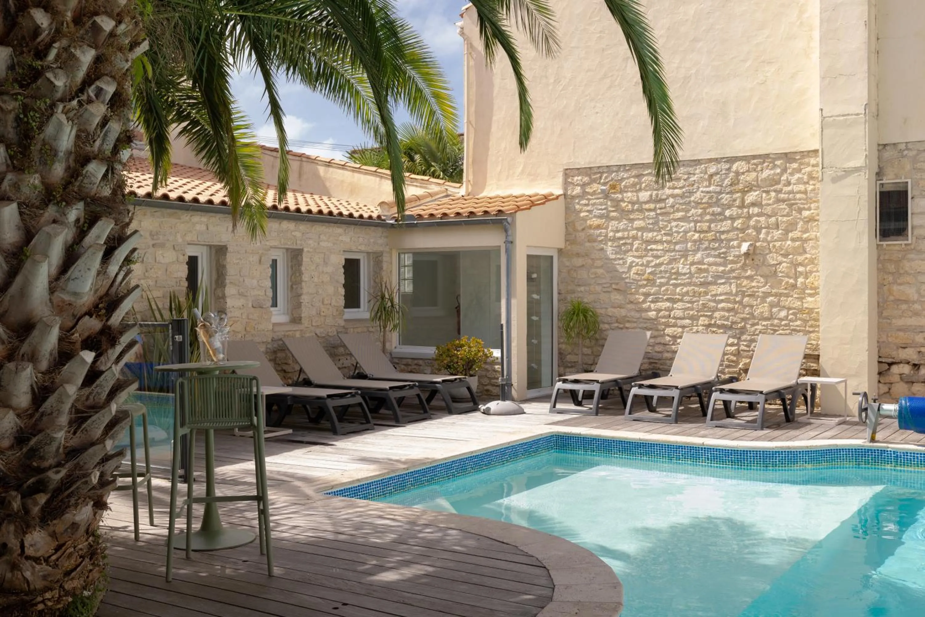 Swimming pool in Hôtel Le Square
