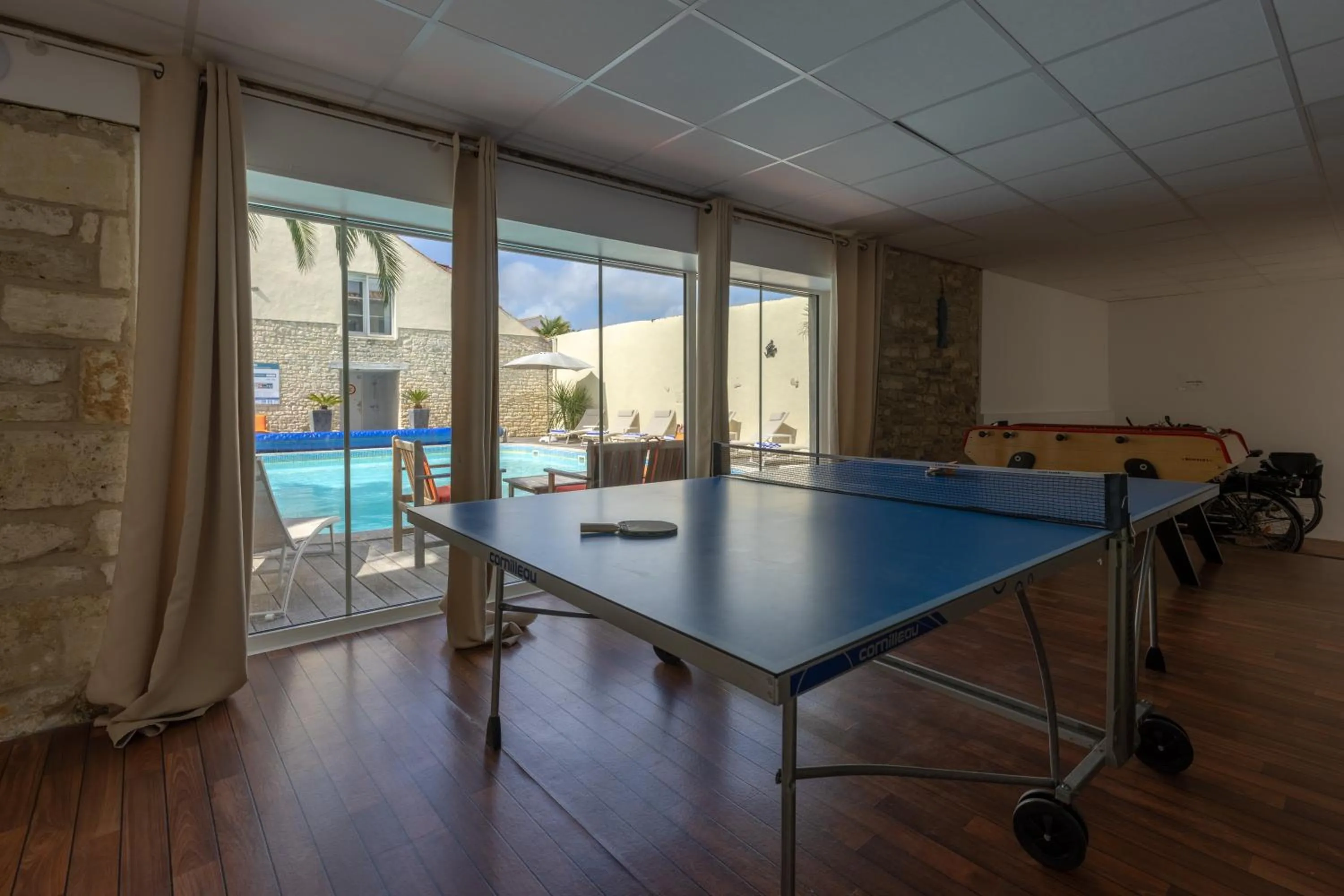 Table tennis in Hôtel Le Square