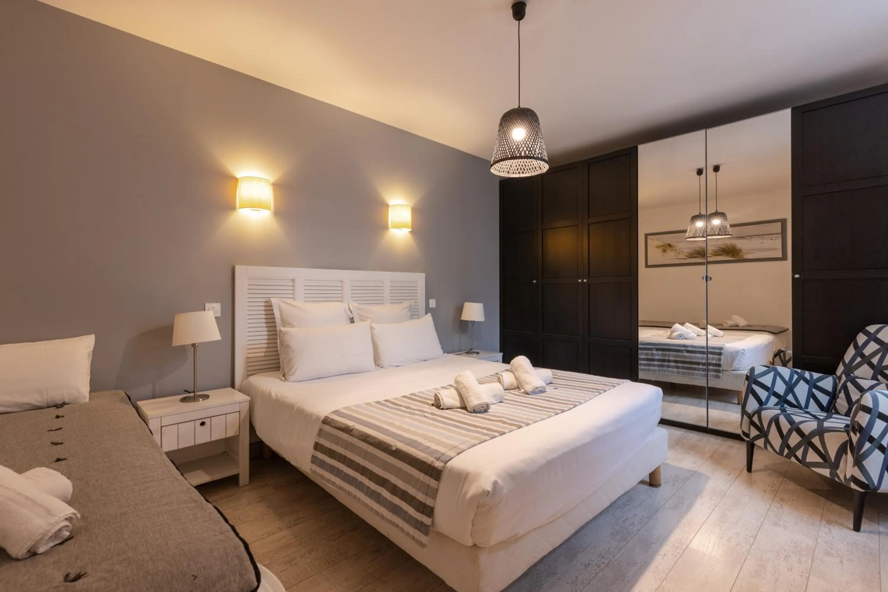 Bedroom, Bed in Hôtel Le Square