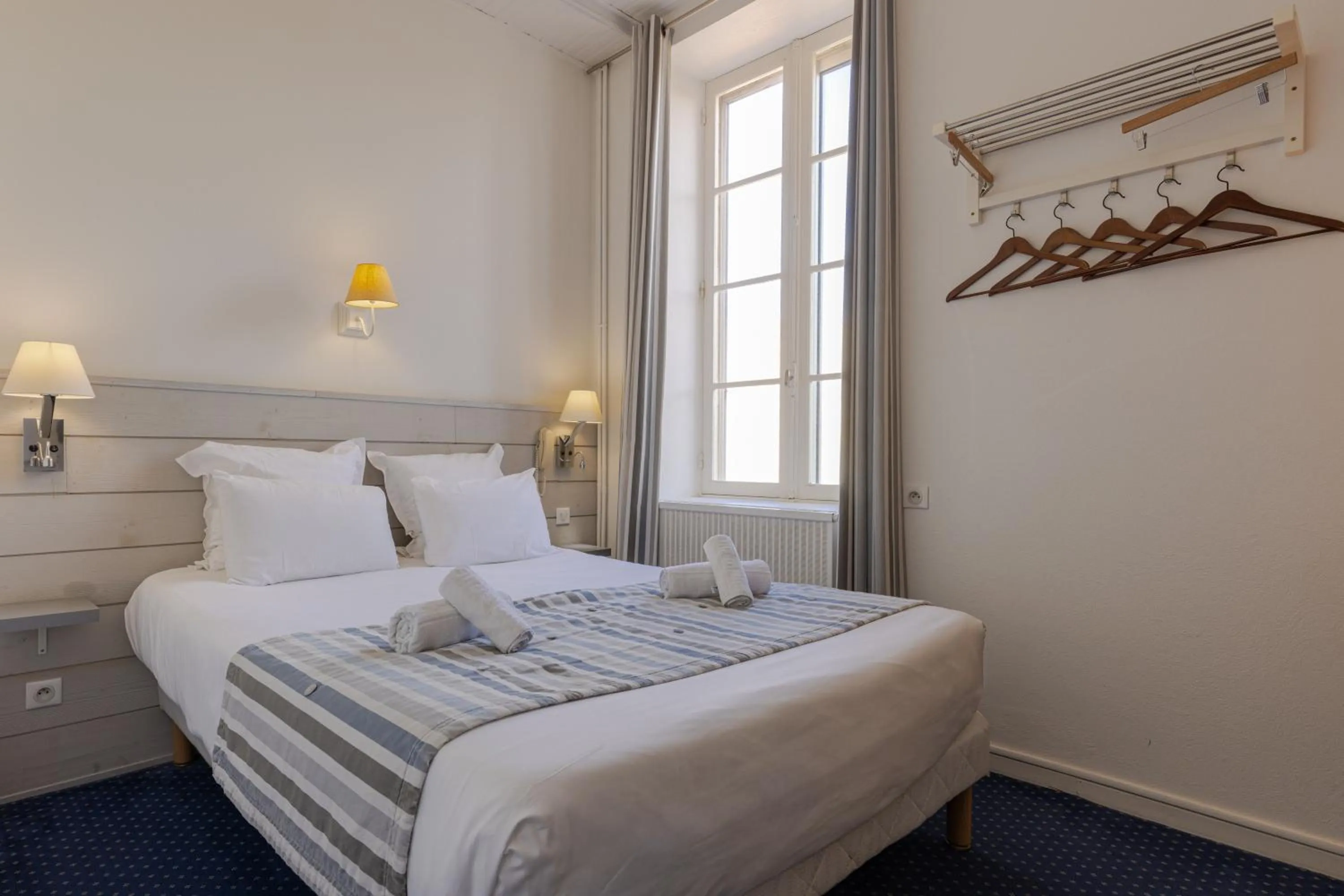 Bedroom, Bed in Hôtel Le Square