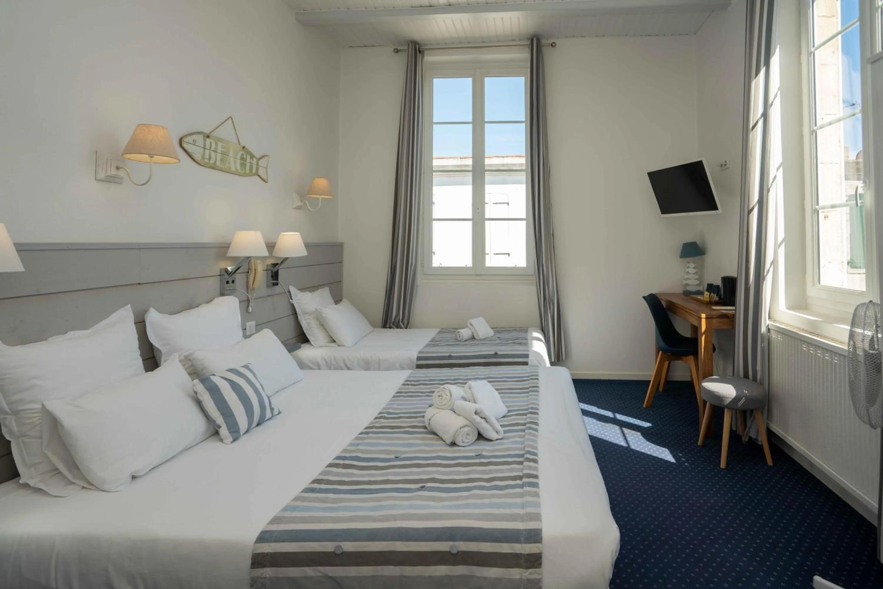 Bedroom, Bed in Hôtel Le Square