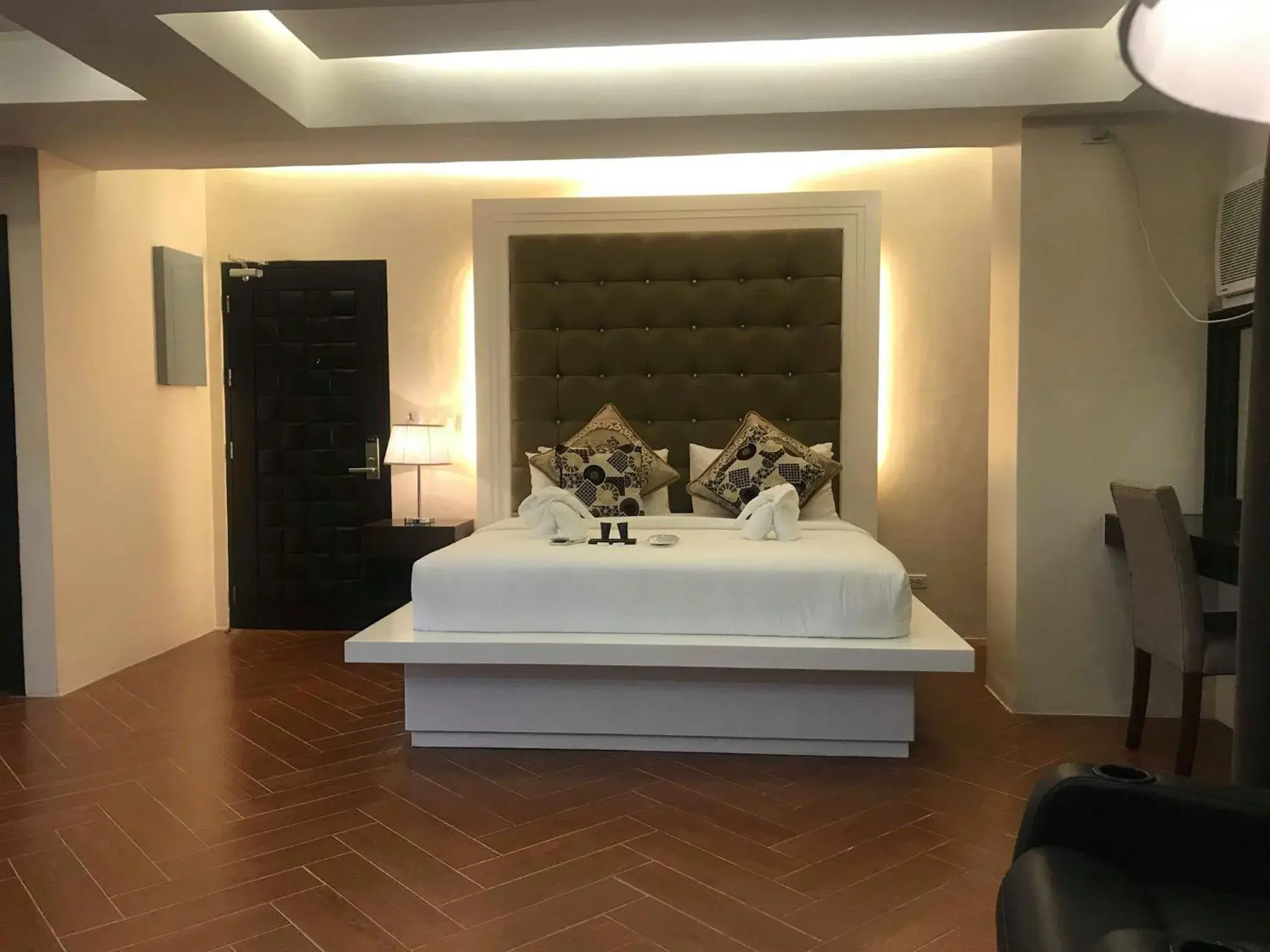 Bed in Treasure Island Hotel With Mini Water Adventure Bed in Treasure Island Hotel With Mini Water Adventure