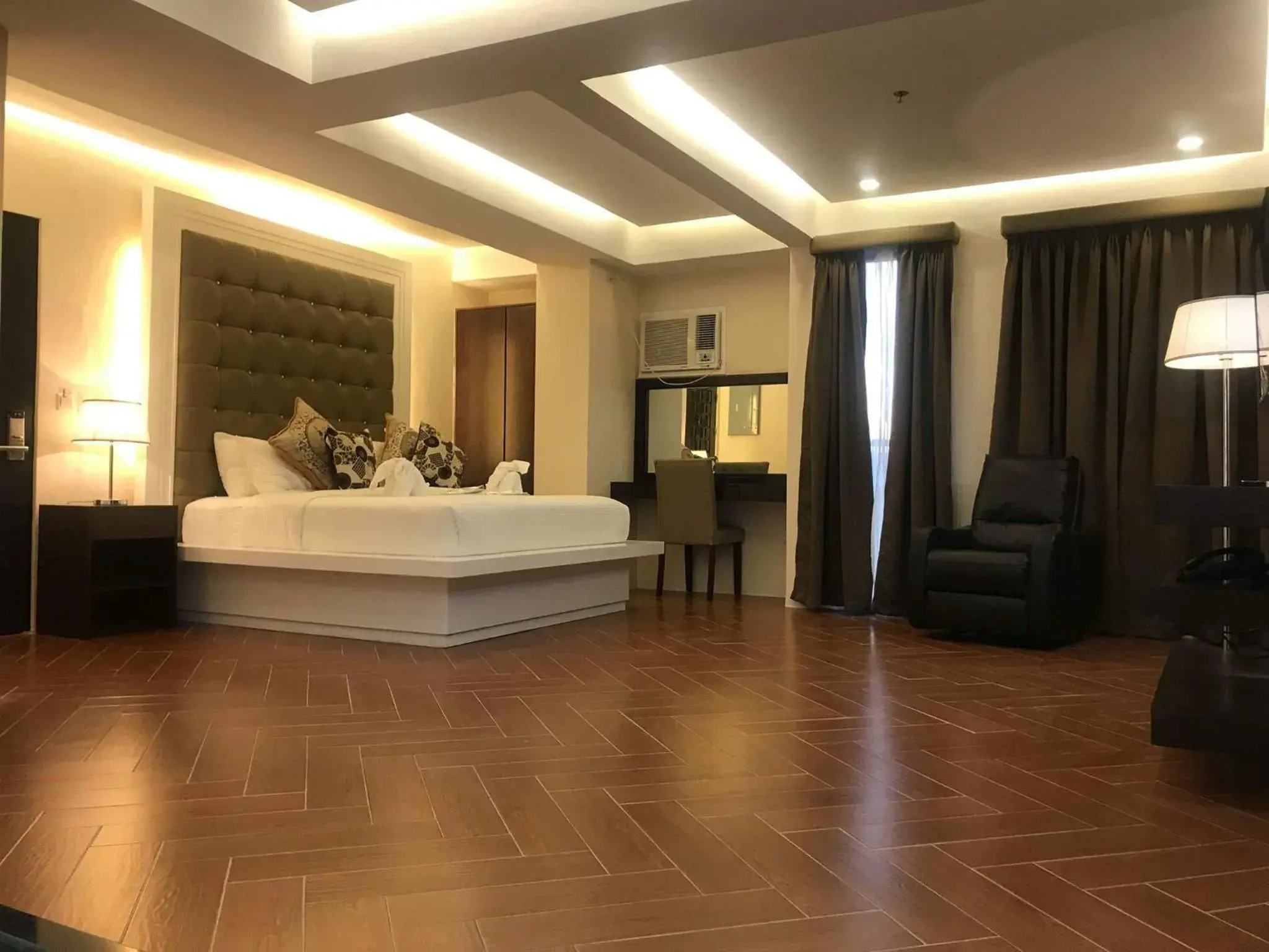 Bed in Treasure Island Hotel With Mini Water Adventure Bed in Treasure Island Hotel With Mini Water Adventure