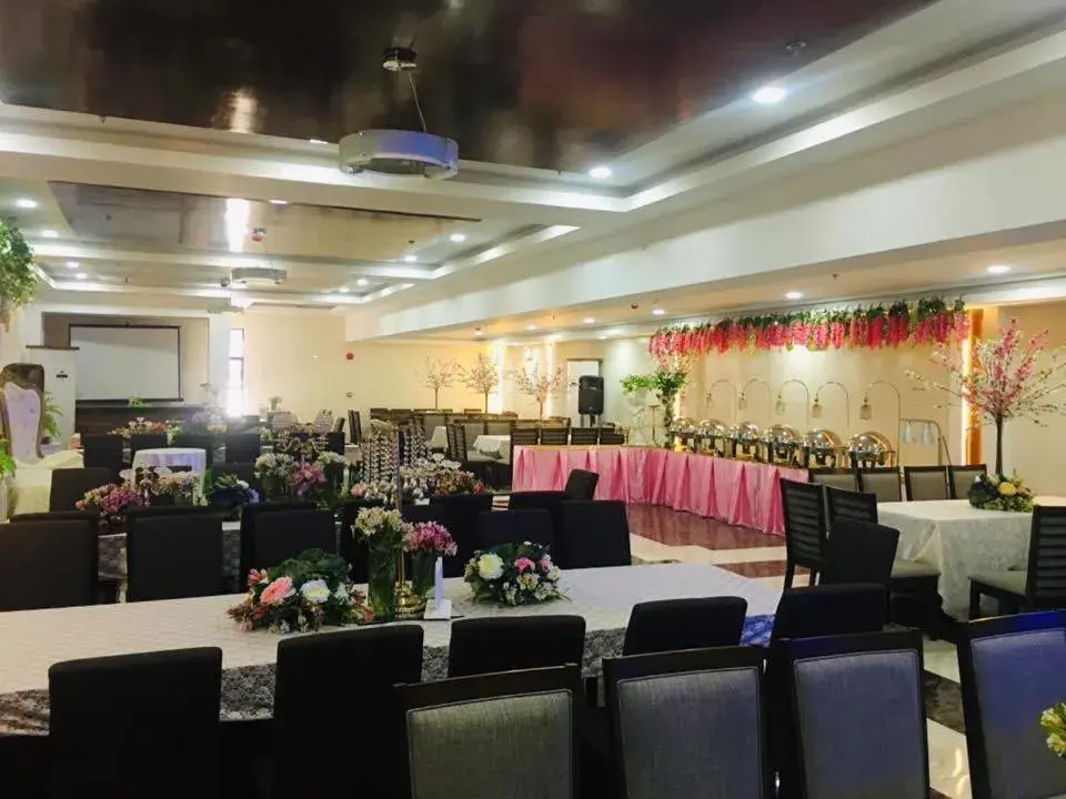 Restaurant/places to eat in Treasure Island Hotel With Mini Water Adventure Restaurant/places to eat in Treasure Island Hotel With Mini Water Adventure