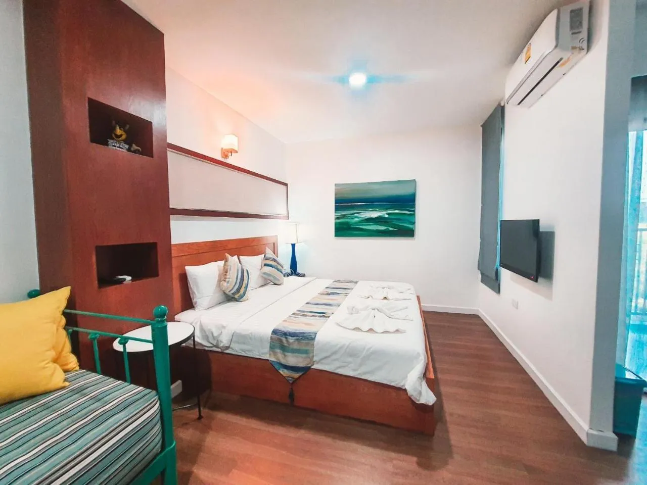 Bedroom, Bed in Pony TopView