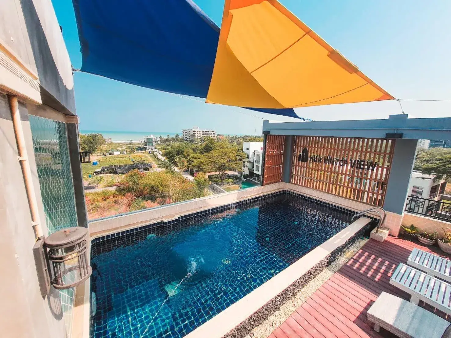 Pool view in Pony TopView Pool view in Pony TopView