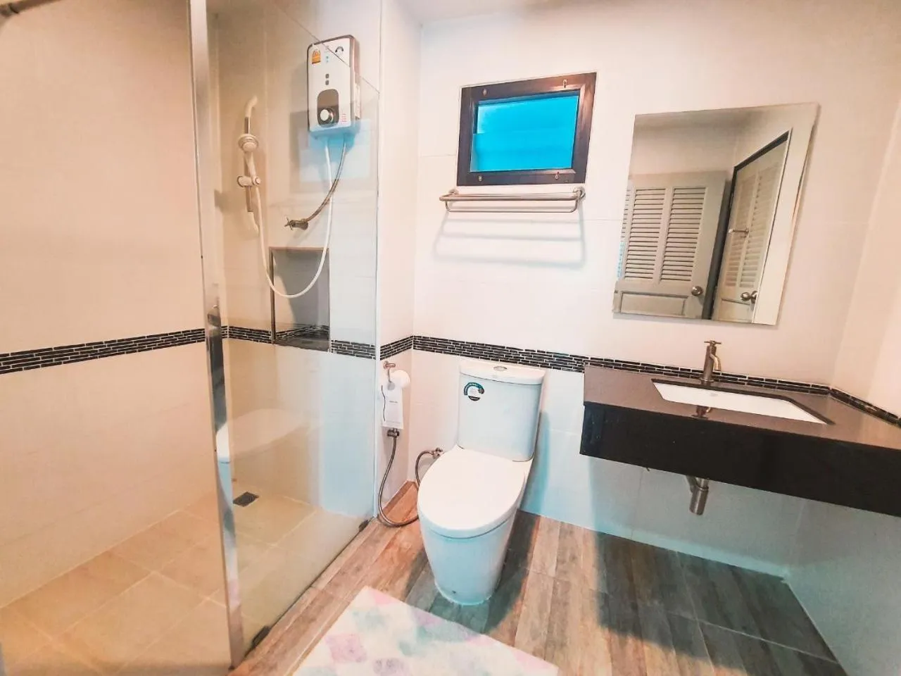 Shower in Pony TopView