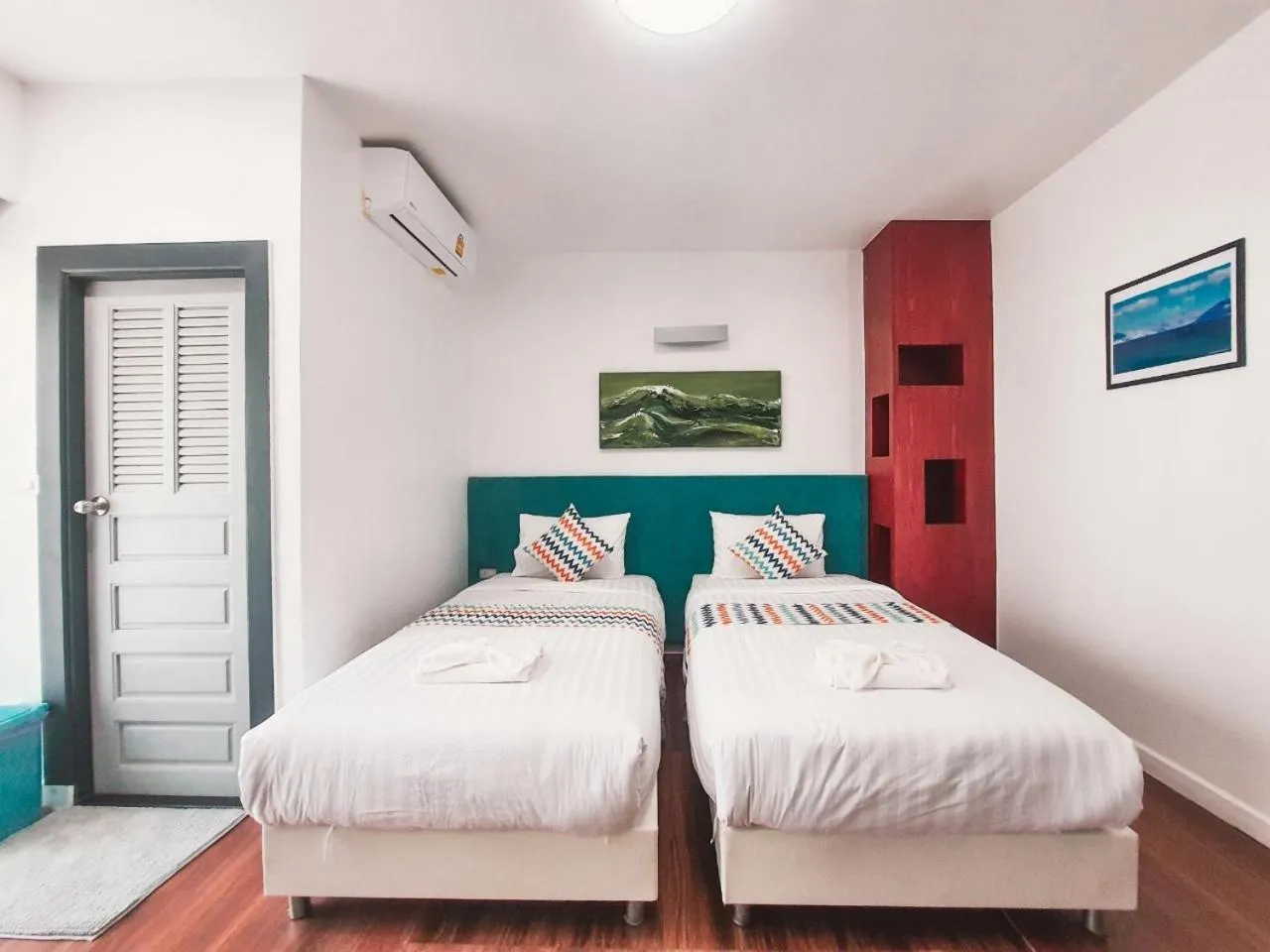 Bedroom, Bed in Pony TopView