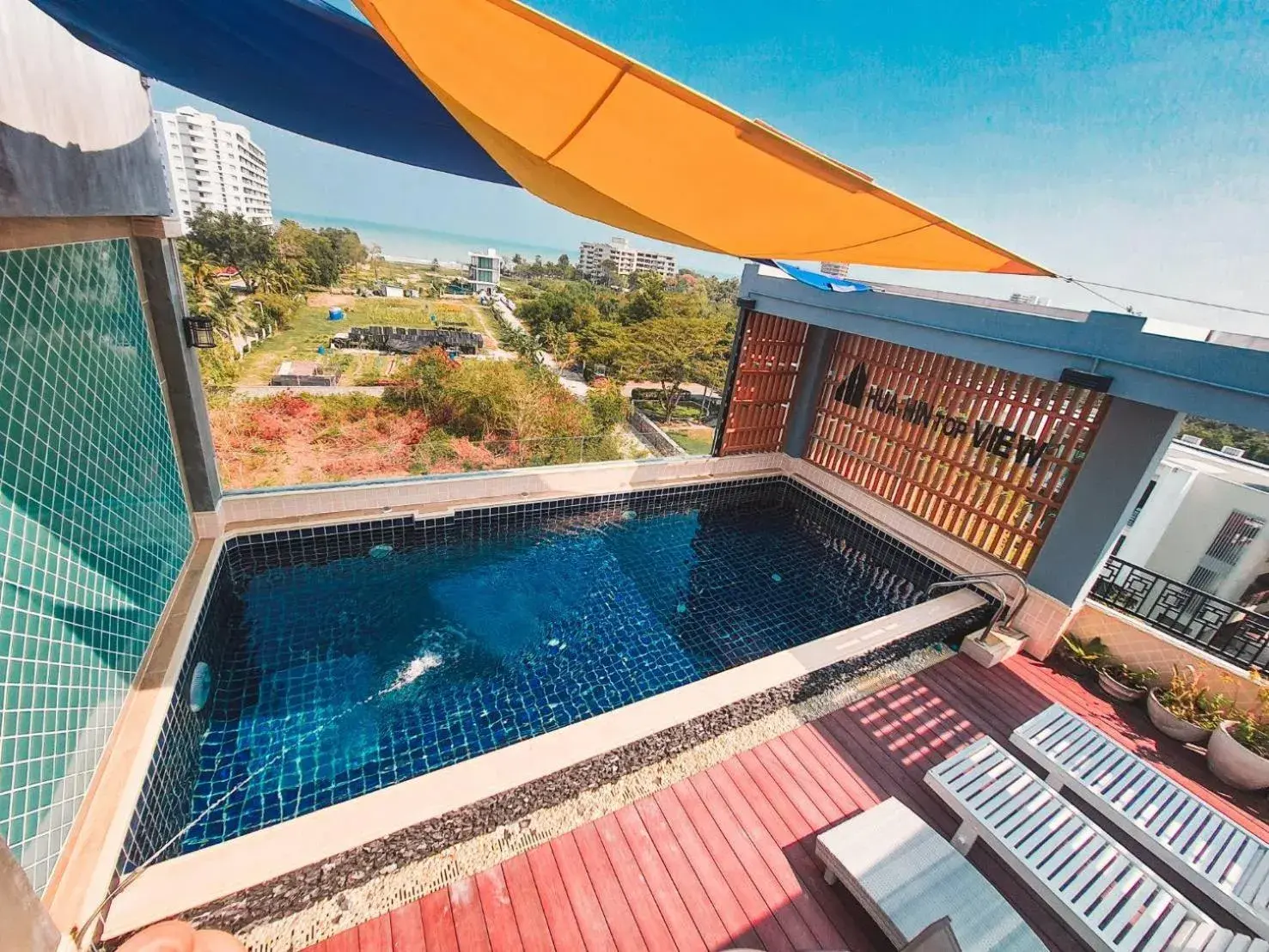 Pool view in Pony TopView Pool view in Pony TopView