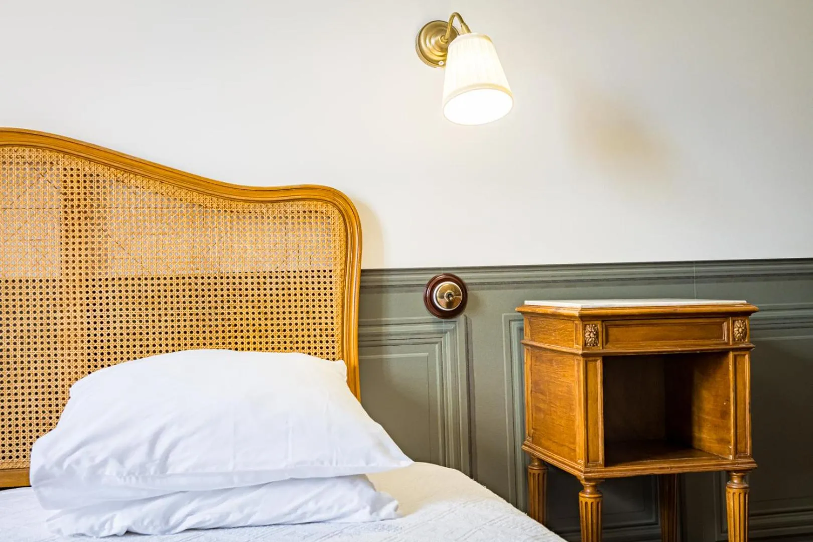Large Double Room in Hotel Restaurant des Deux Rocs