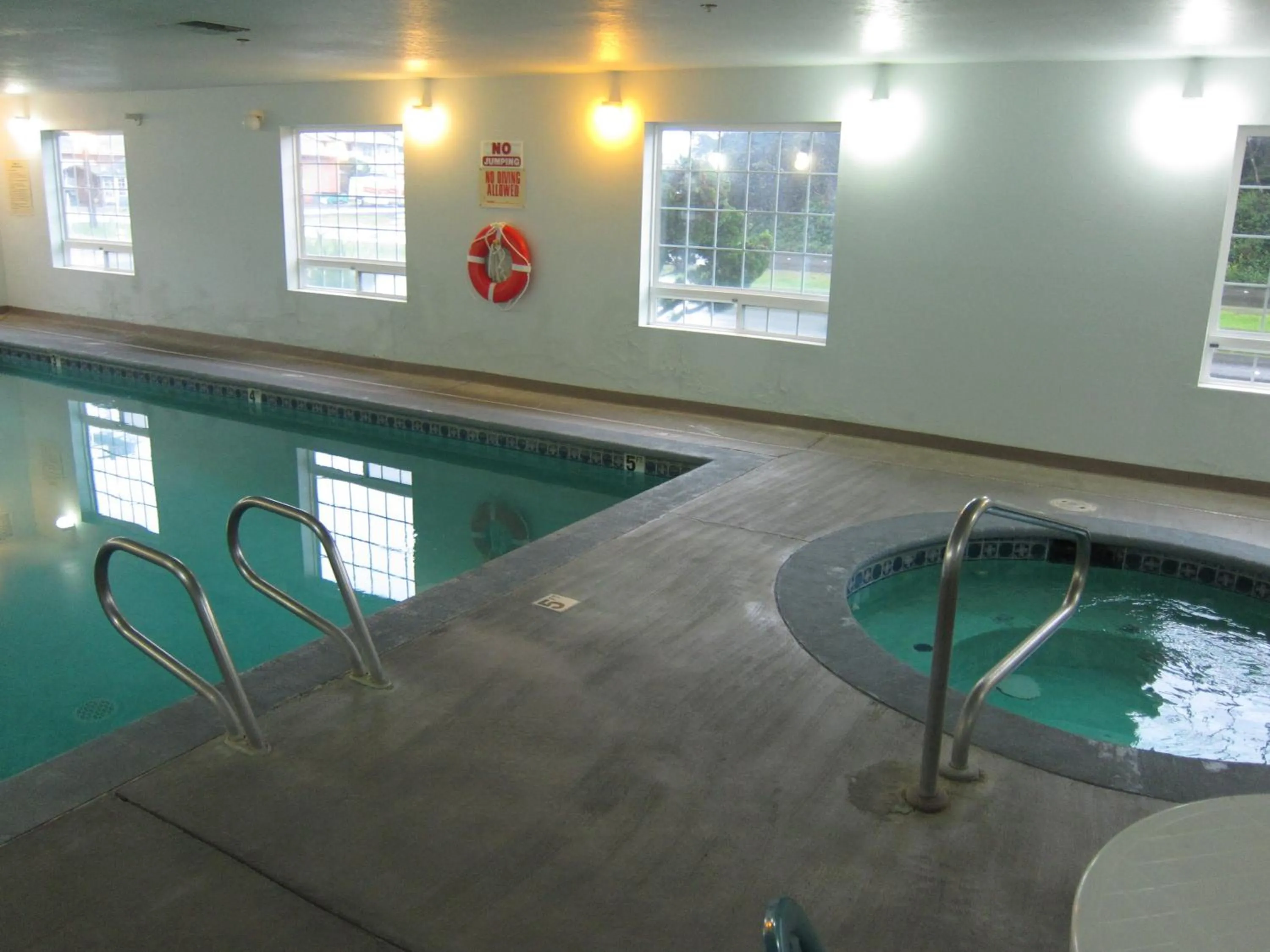 Swimming pool in Days Inn by Wyndham Ocean Shores