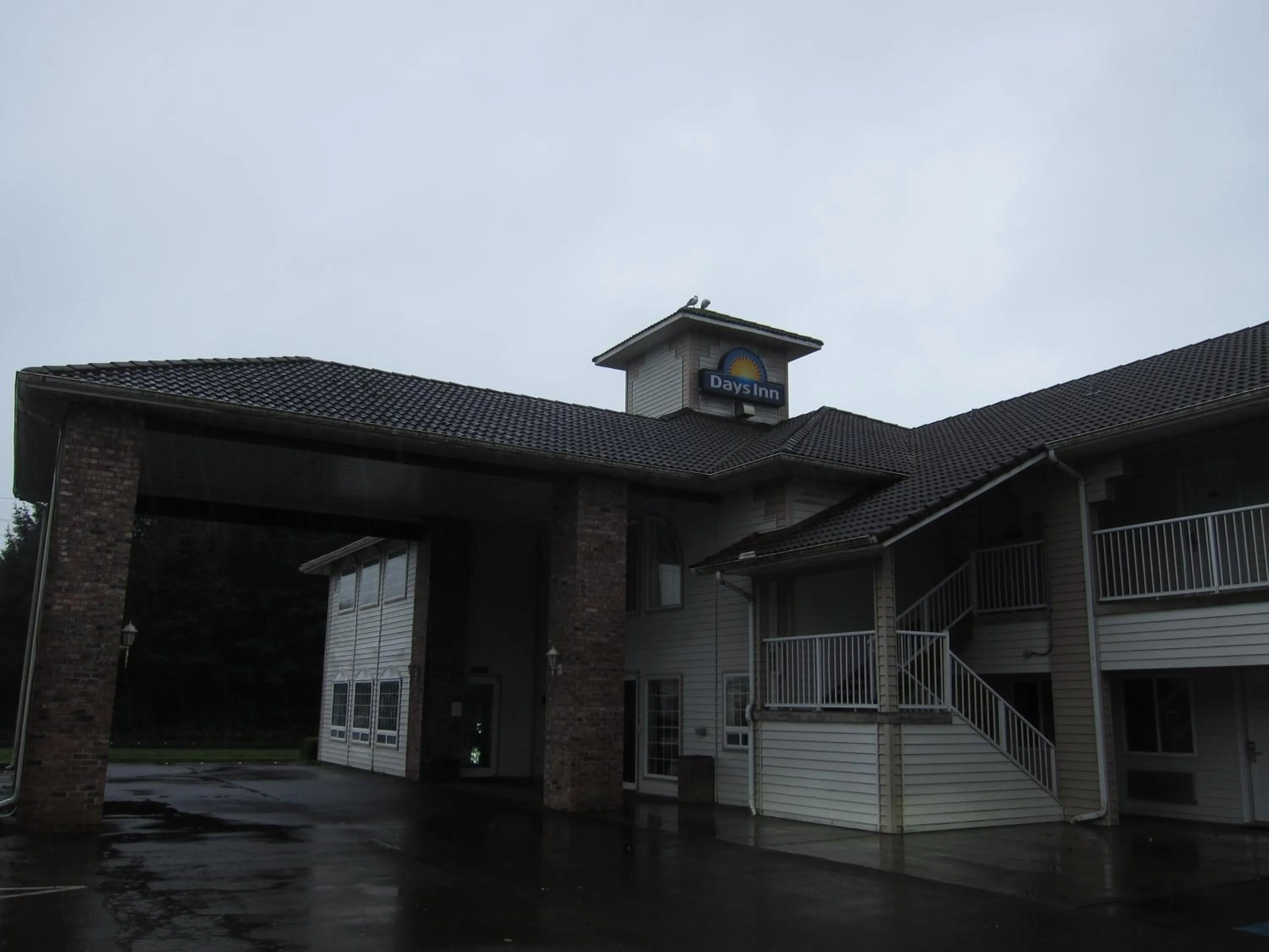 Property building in Days Inn by Wyndham Ocean Shores