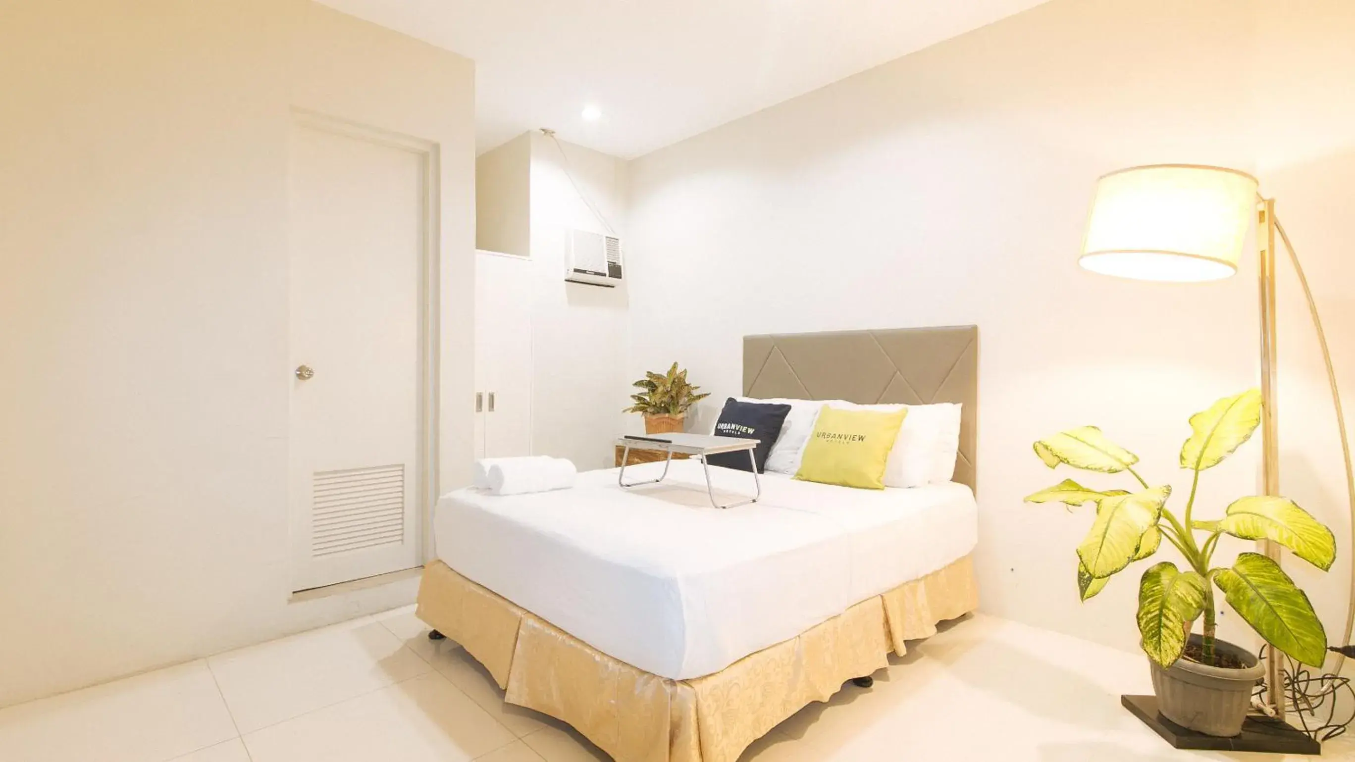 Photo of the whole room, Bed in UrbanView at Lacson Street Bacolod City by RedDoorz Photo of the whole room, Bed in UrbanView at Lacson Street Bacolod City by RedDoorz