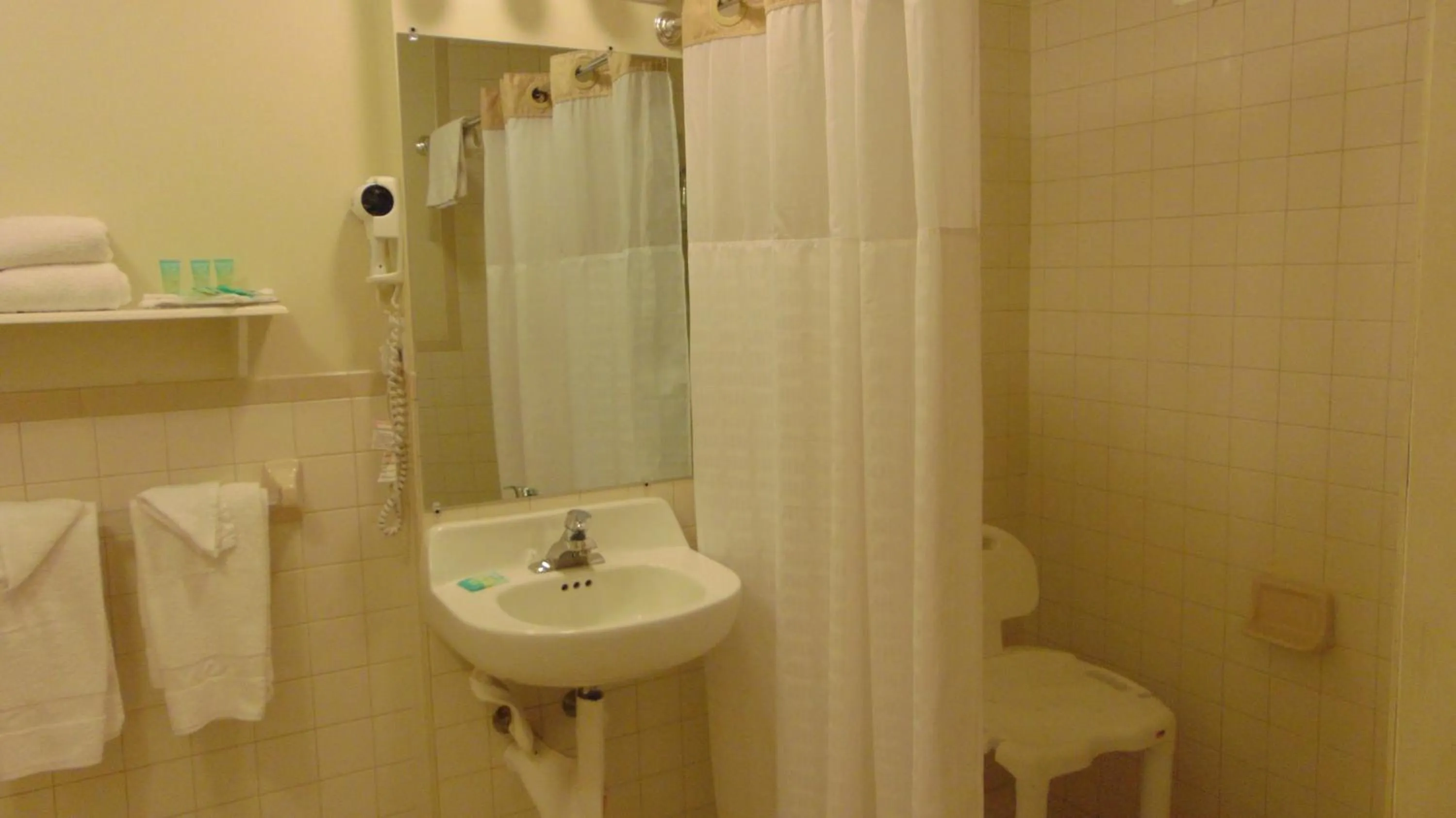 Bathroom in Oceanside Lodge