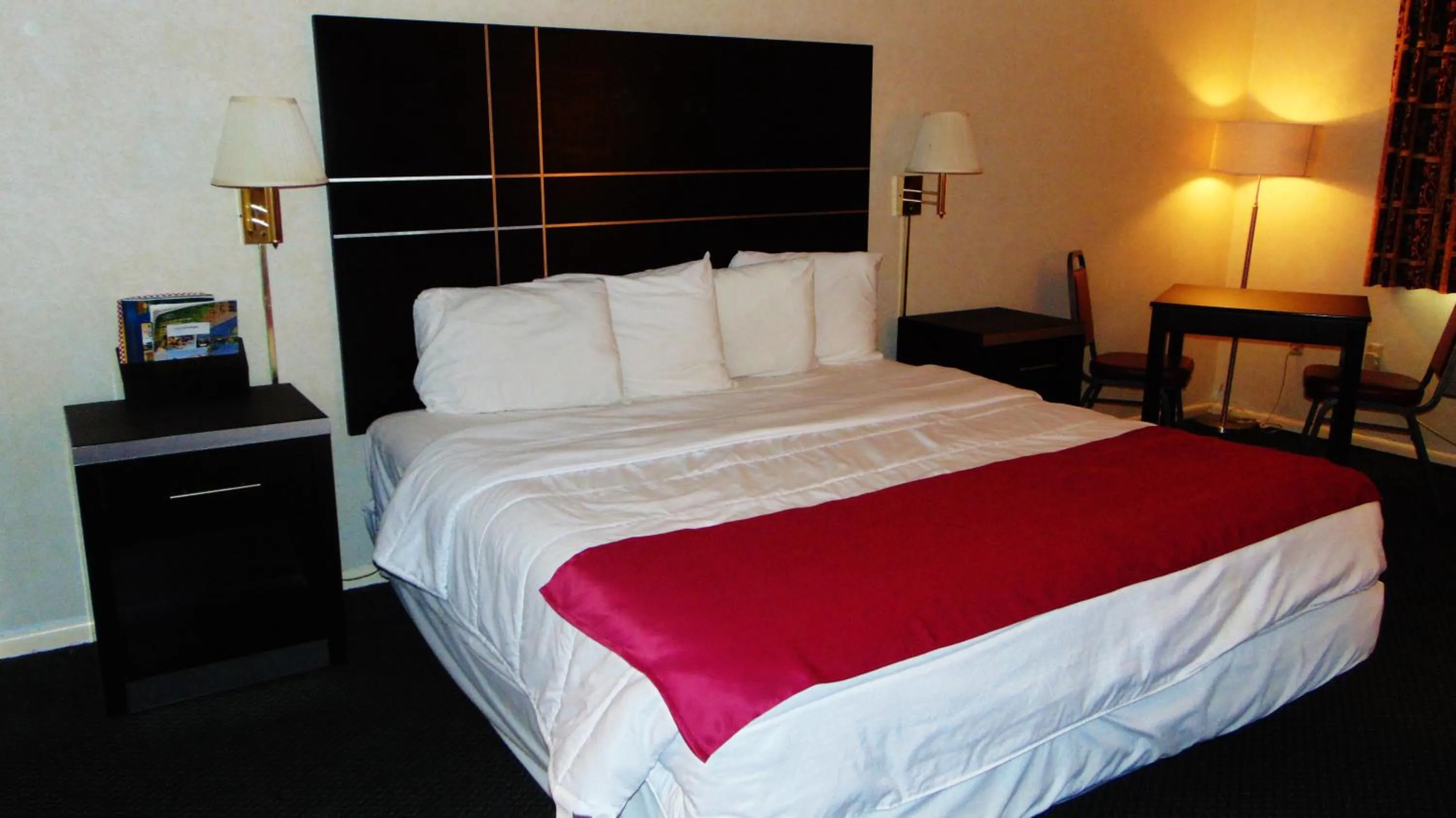 Bedroom in Oceanside Lodge