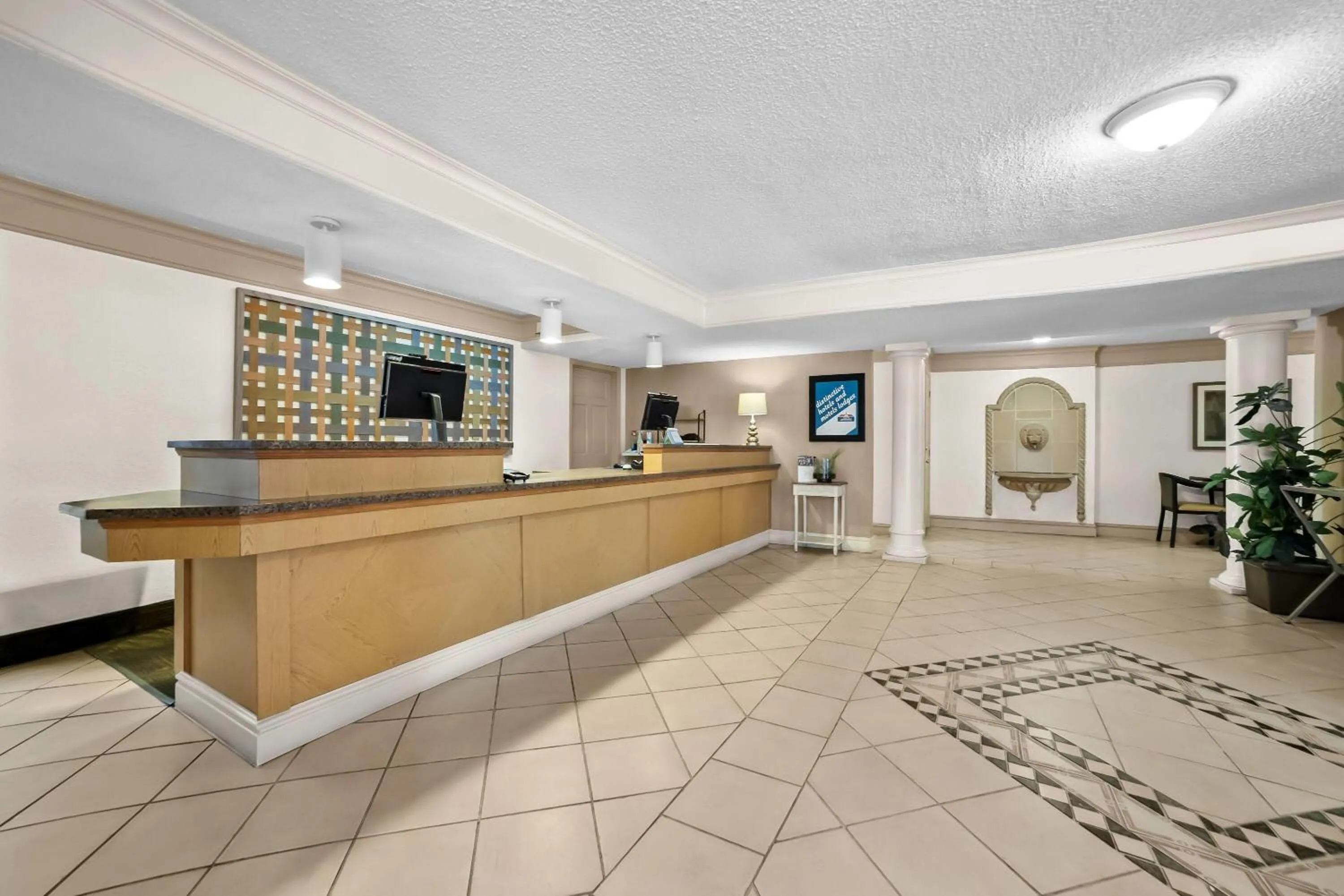 Lobby or reception in Howard Johnson by Wyndham Columbus Fort Moore