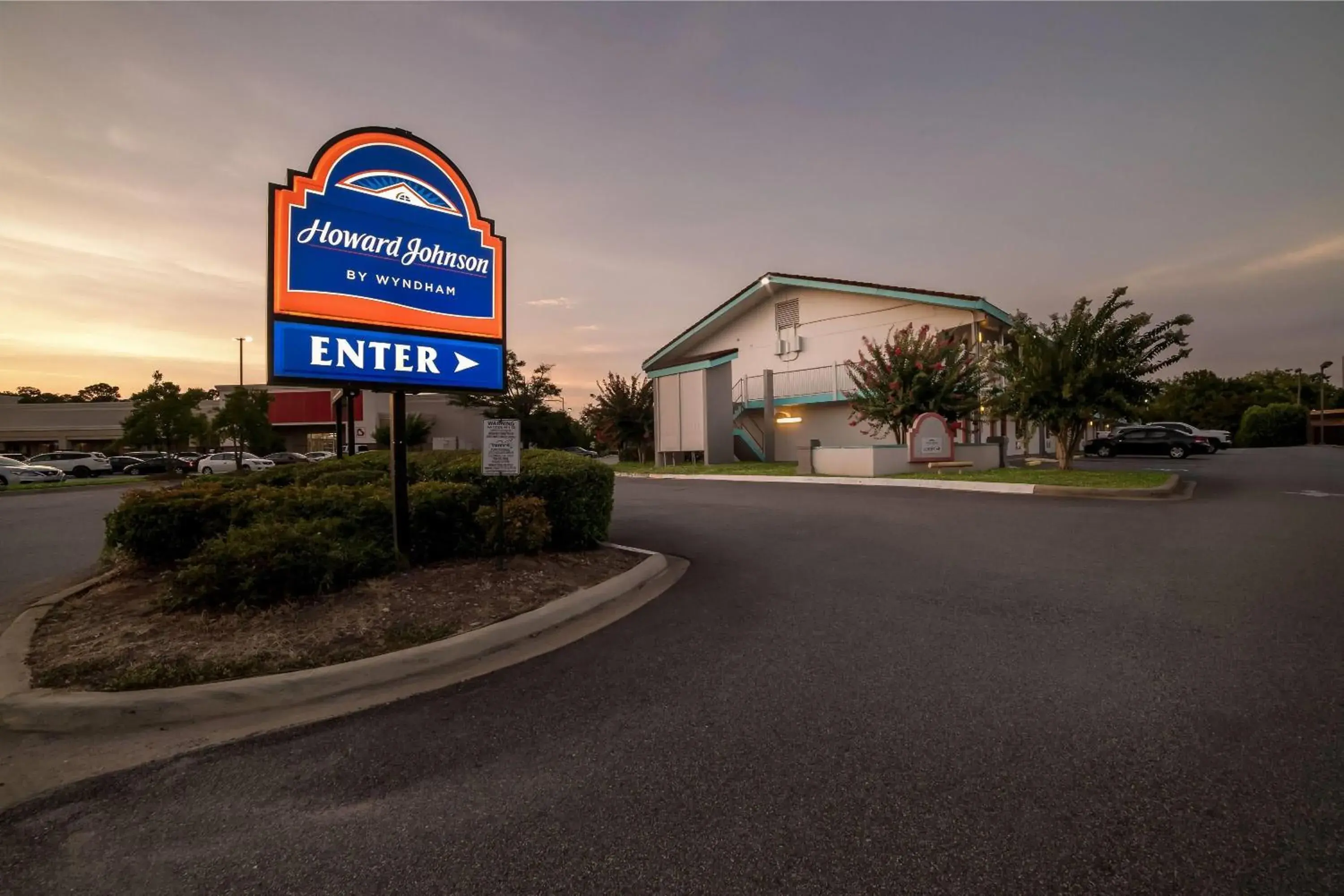 Property building in Howard Johnson by Wyndham Columbus Fort Moore Property building in Howard Johnson by Wyndham Columbus Fort Moore