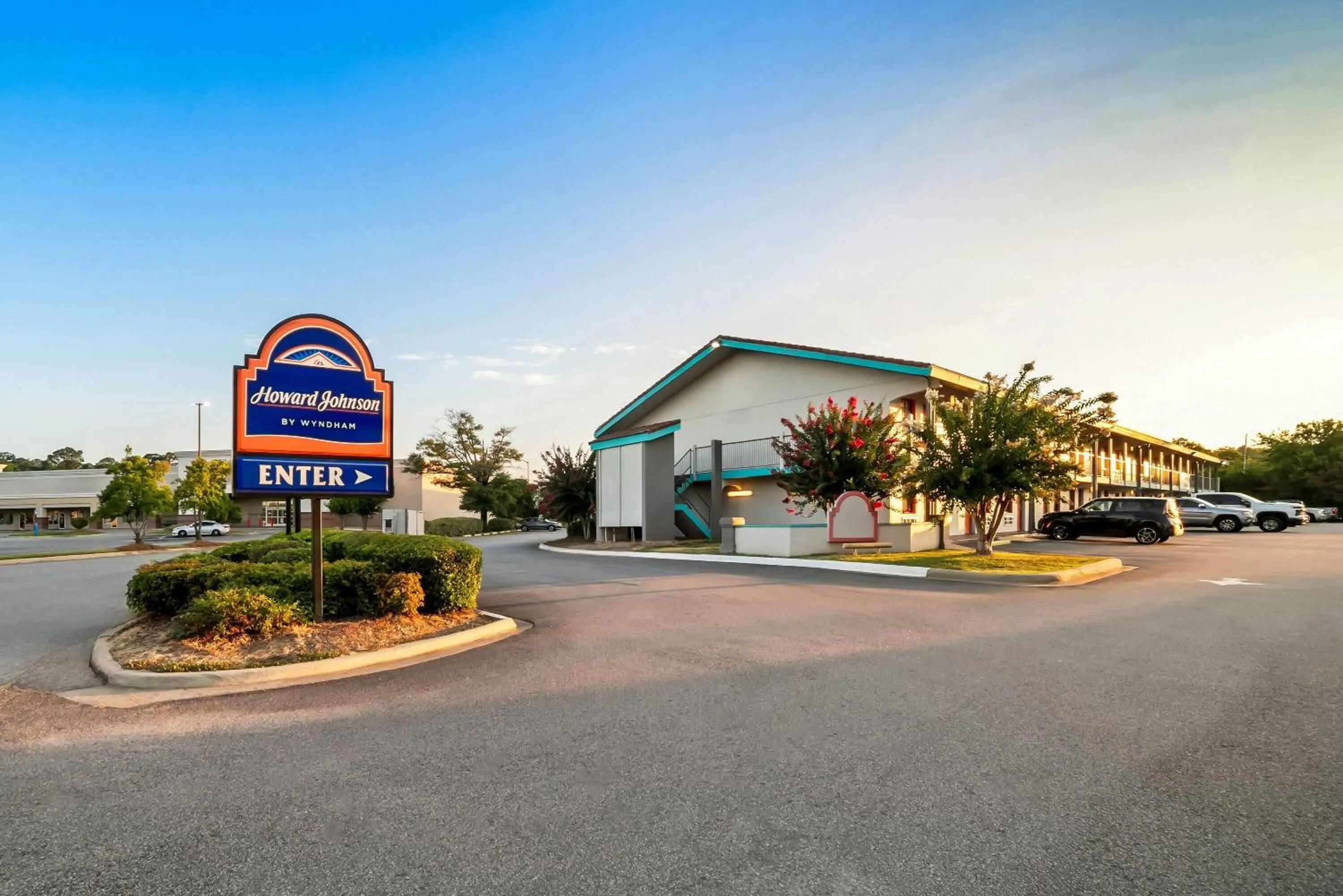 Property building in Howard Johnson by Wyndham Columbus Fort Moore