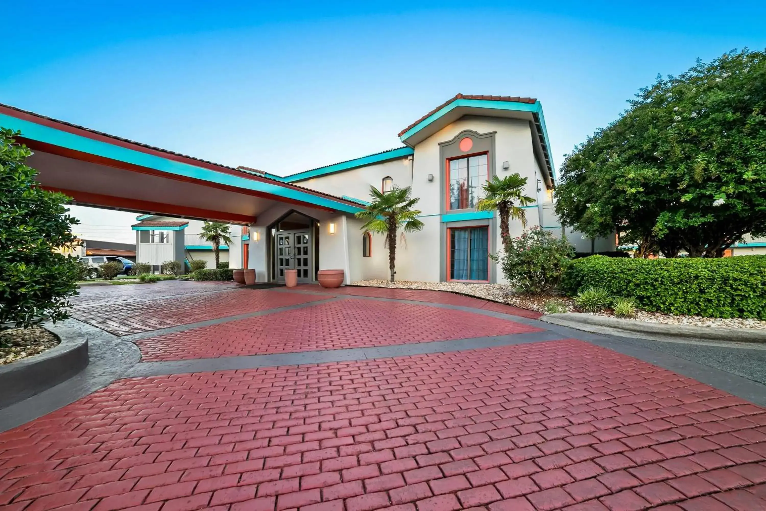 Property building in Howard Johnson by Wyndham Columbus Fort Moore Property building in Howard Johnson by Wyndham Columbus Fort Moore