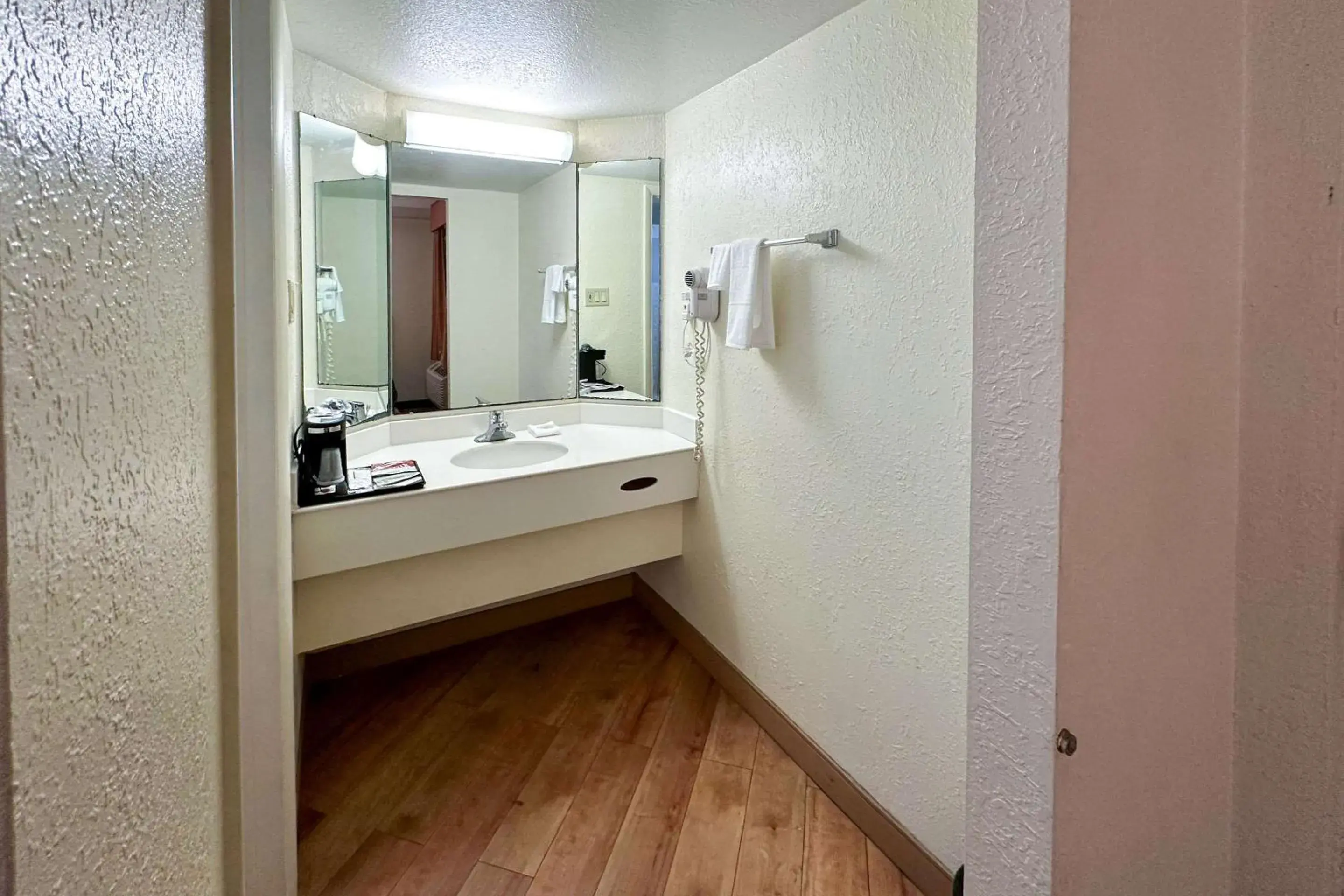 Bedroom in Days Inn by Wyndham Augusta Washington Rd Bedroom in Days Inn by Wyndham Augusta Washington Rd