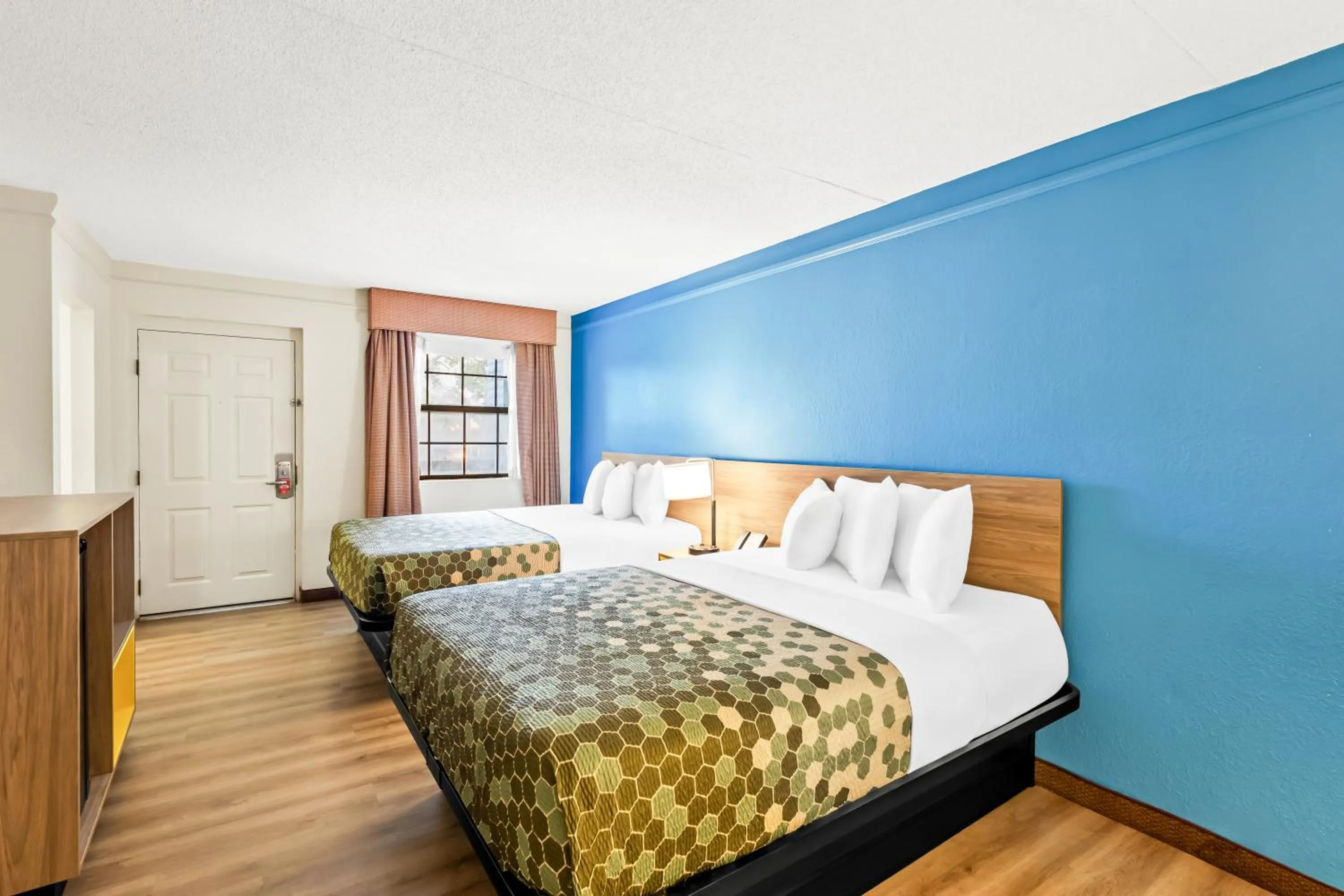 Bed in Econo Lodge Augusta North - Washington Road