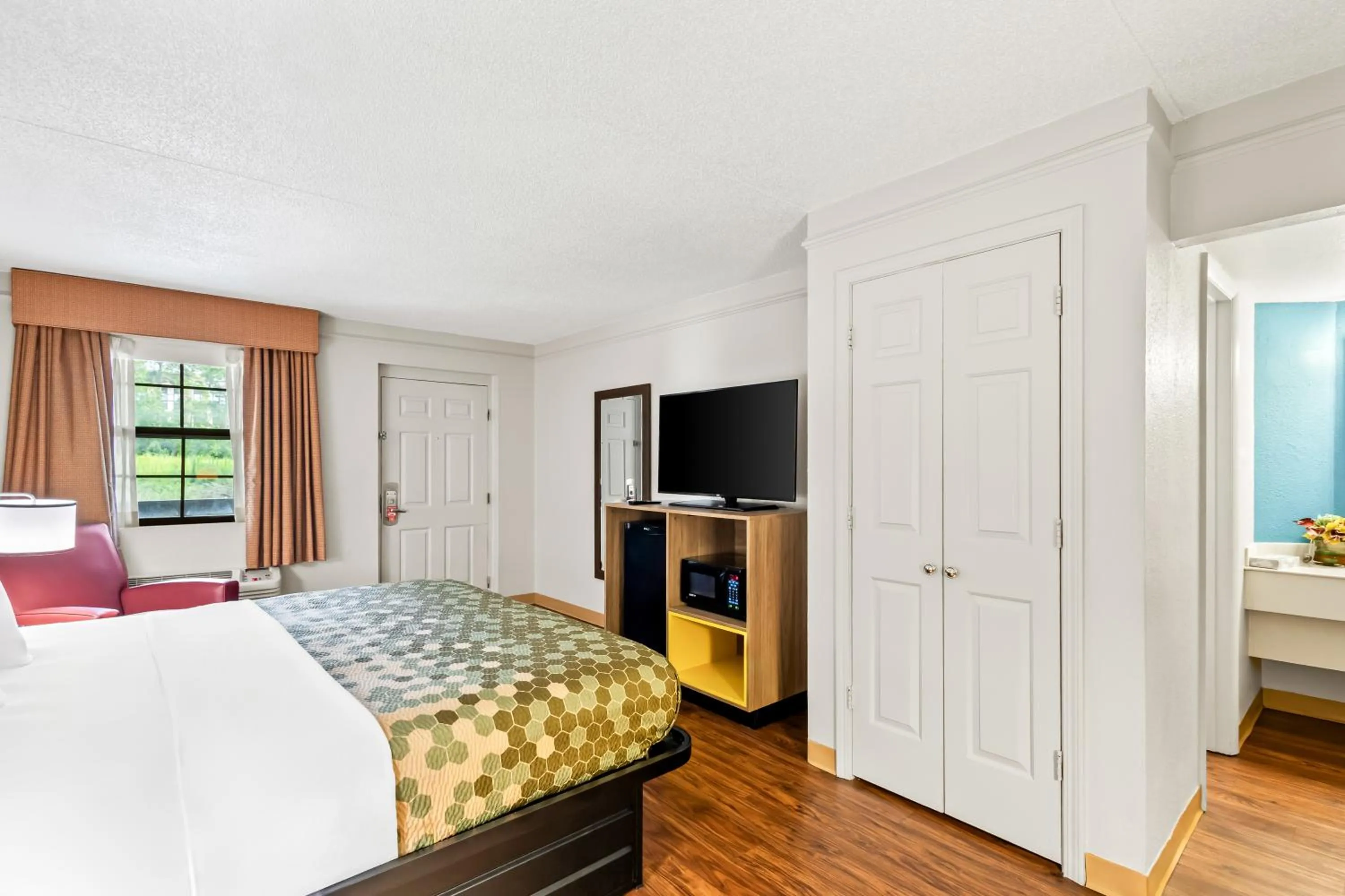 Bed in Econo Lodge Augusta North - Washington Road