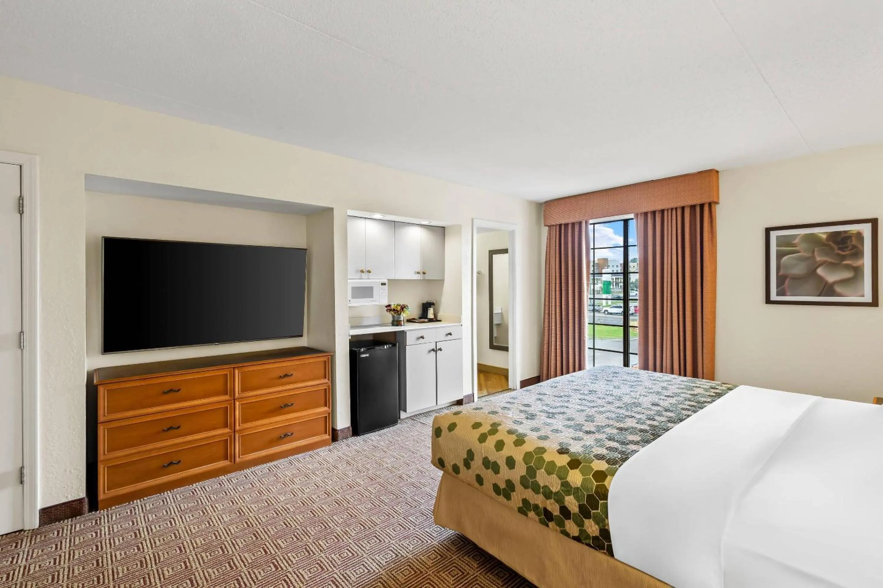 Bedroom, Bed in Econo Lodge Augusta North - Washington Road