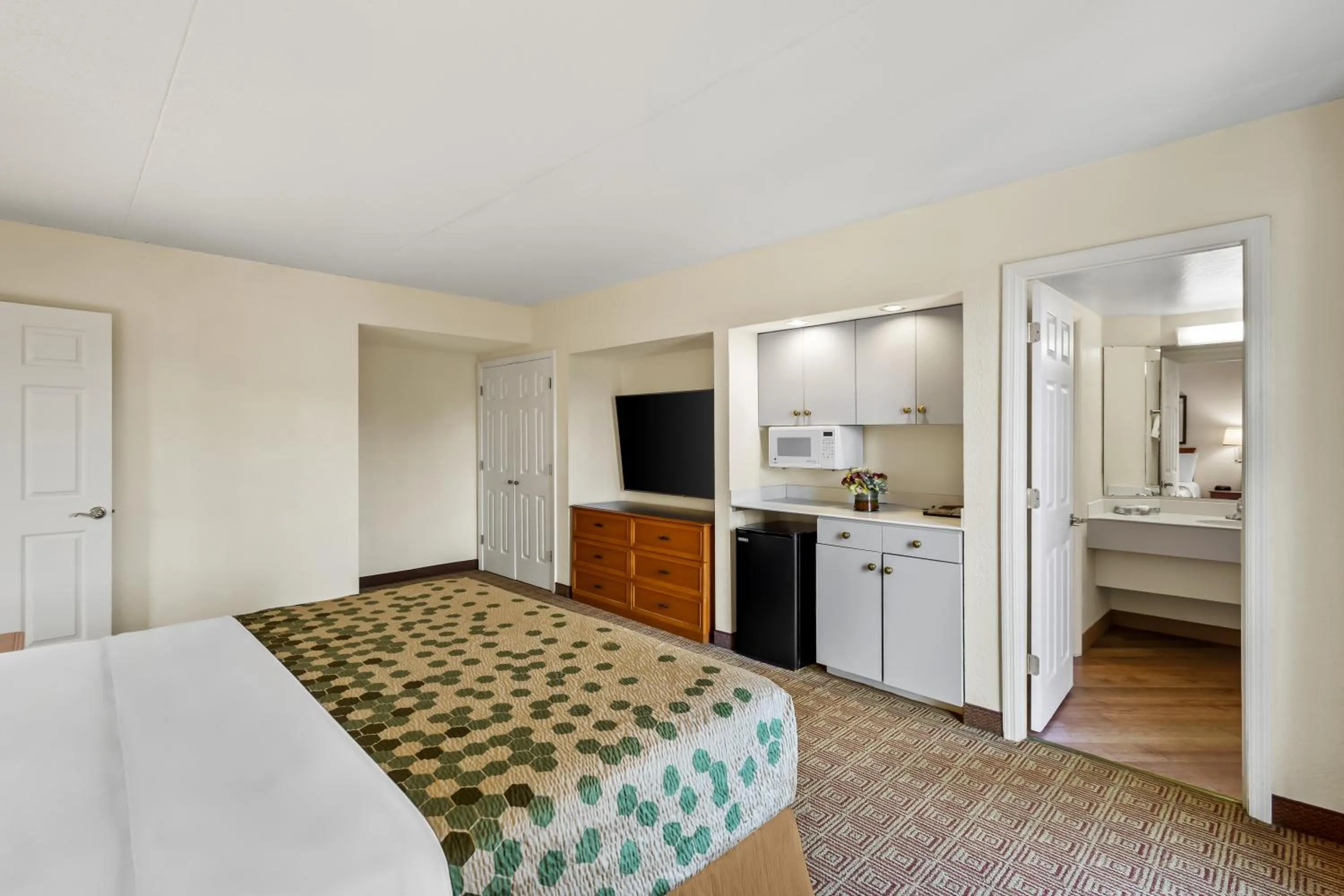 Bed in Econo Lodge Augusta North - Washington Road